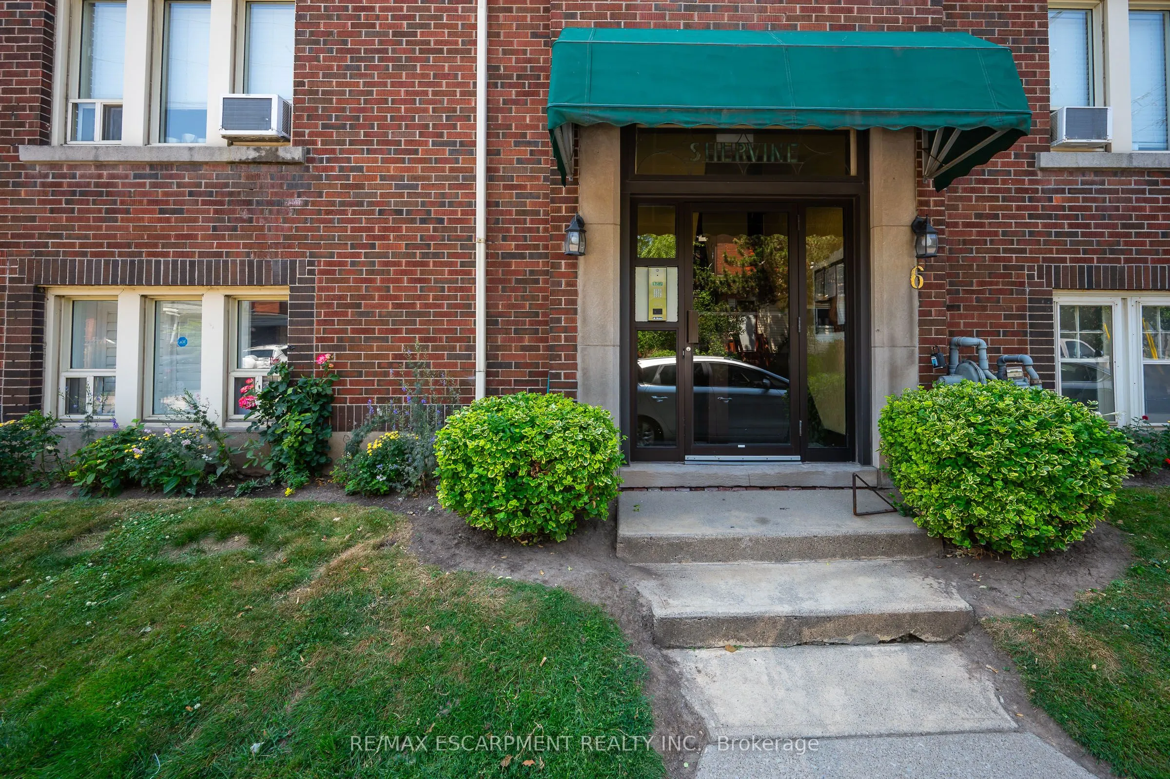 6 Vineland Avenue, #22