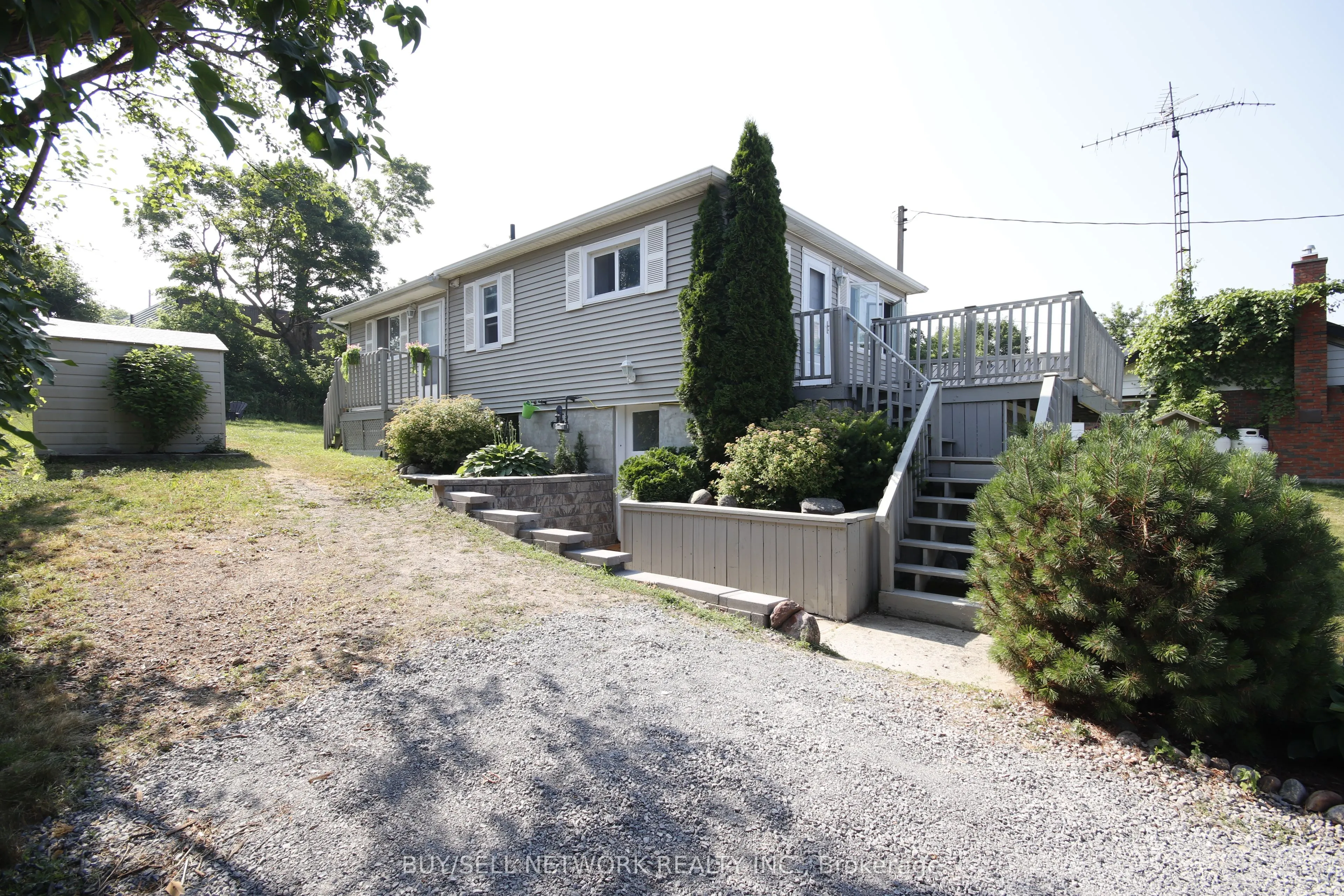 879 Garthorne Avenue