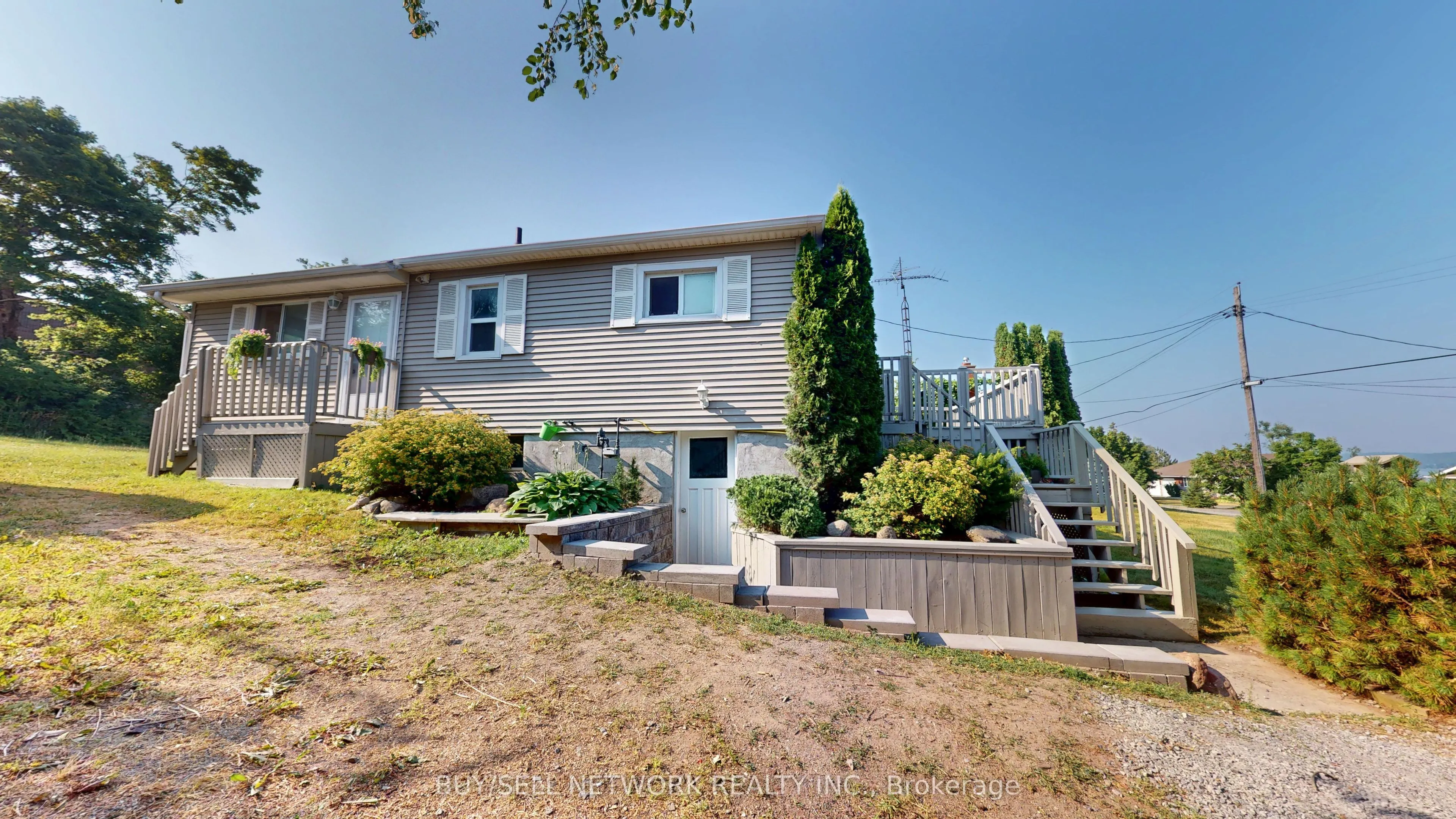 879 Garthorne Avenue