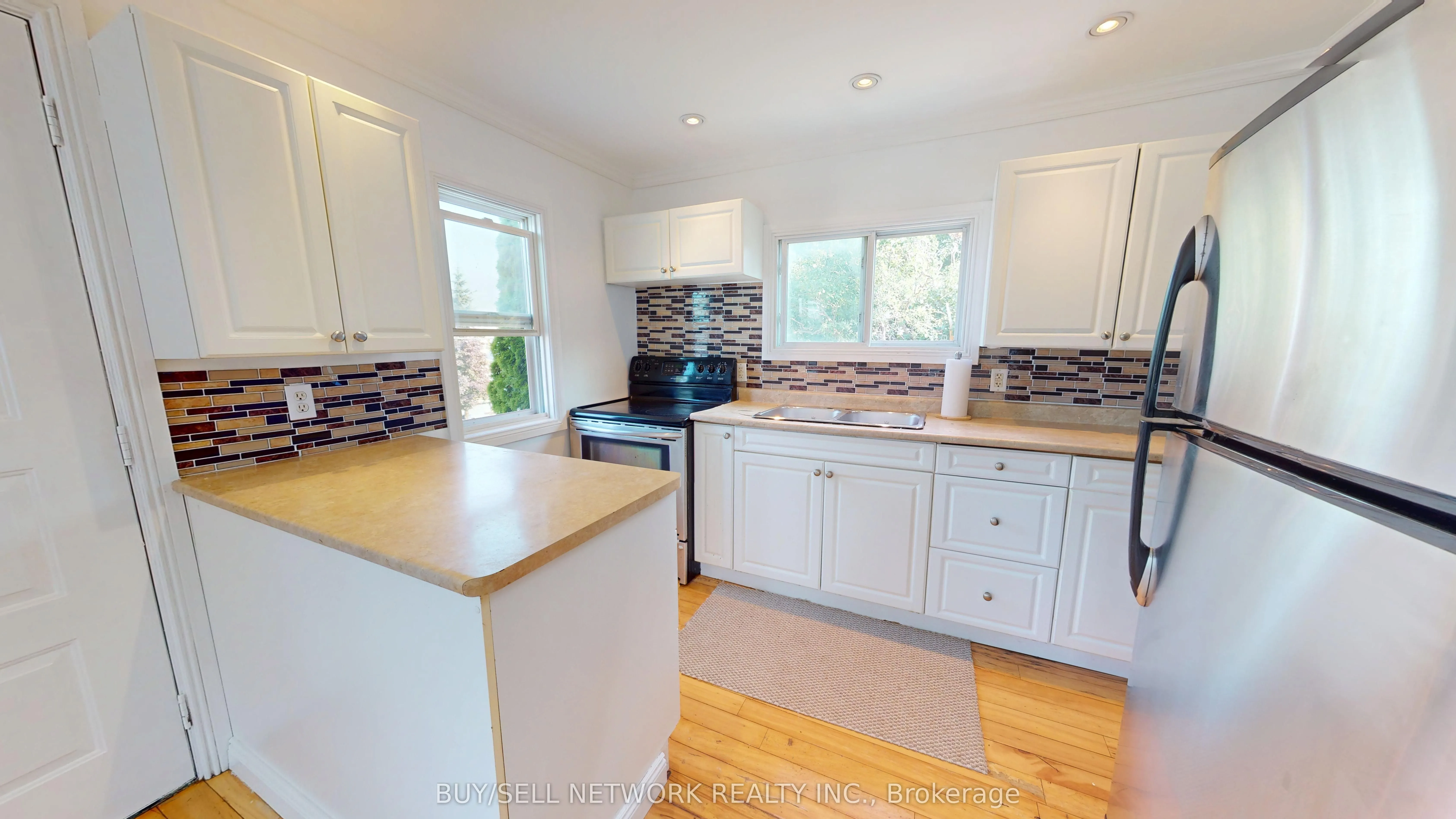 879 Garthorne Avenue