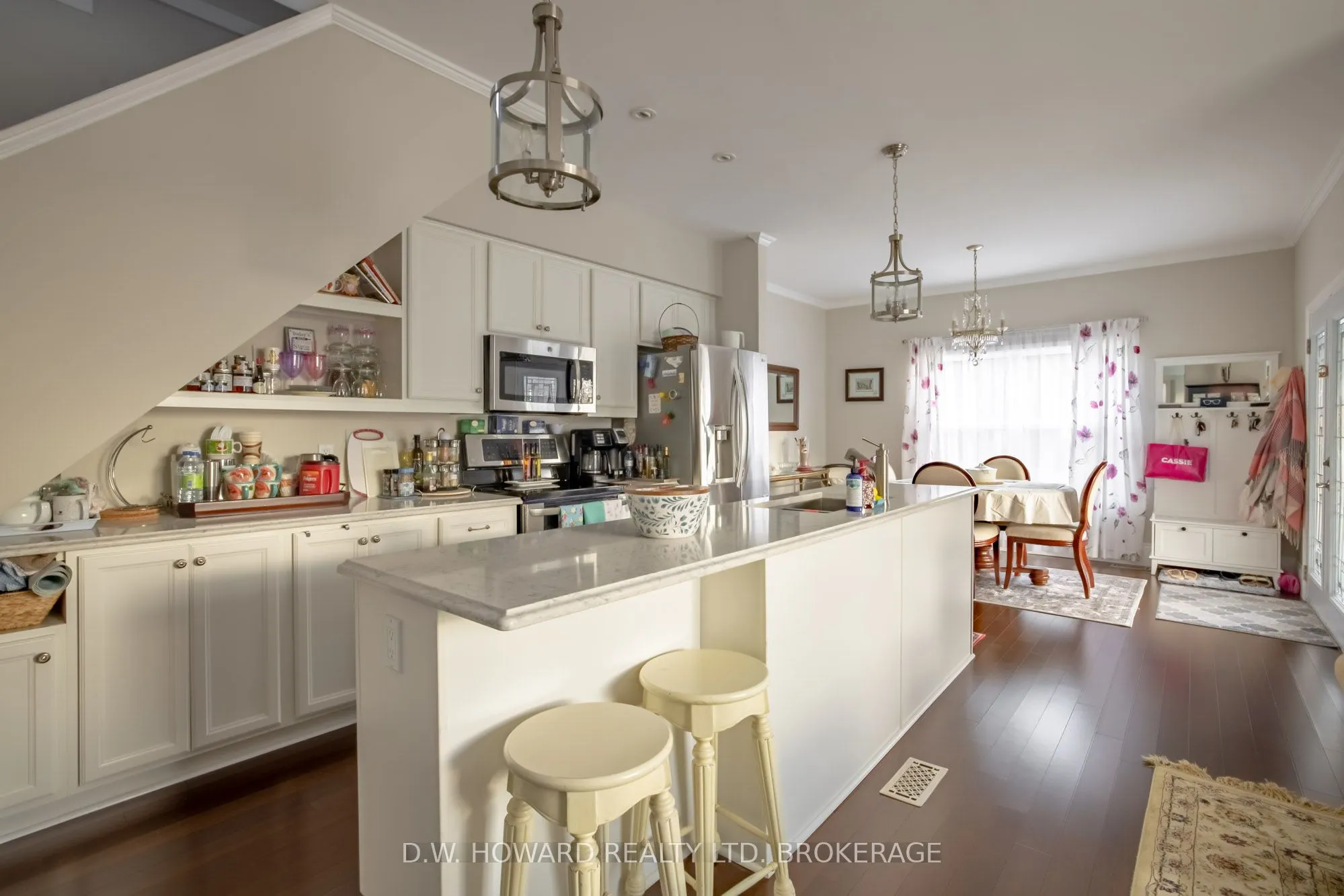 9 Phipps Street S