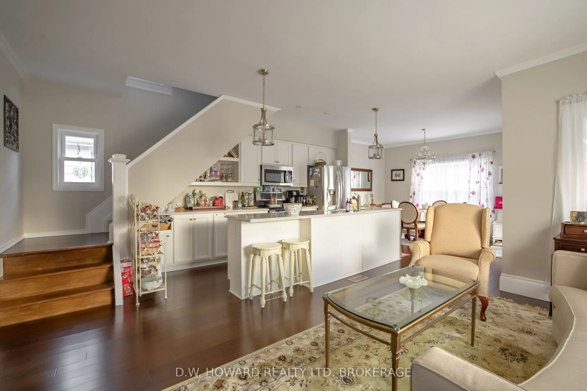 9 Phipps Street S