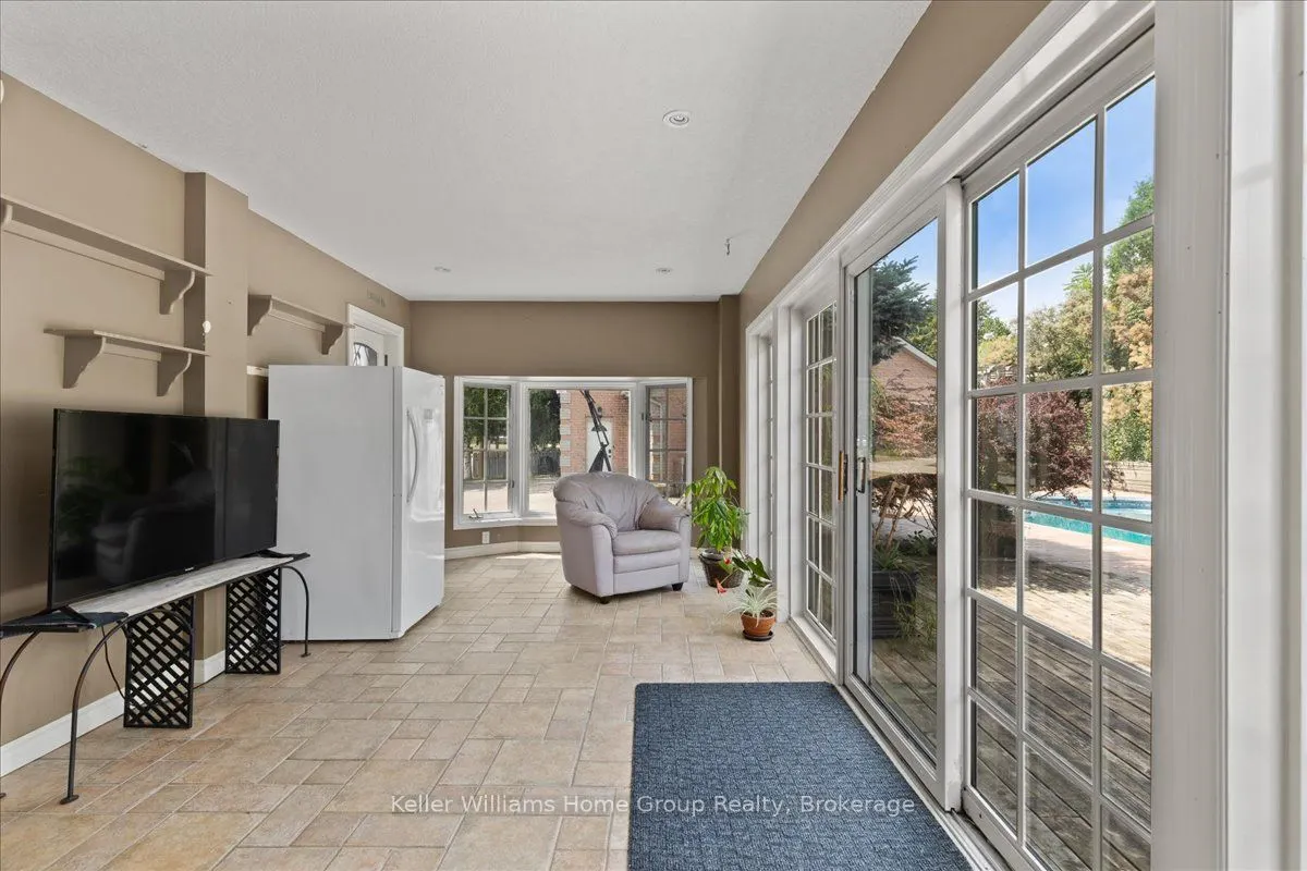 212 Inglis Street