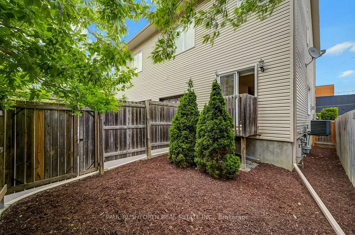 326 Woodroffe Avenue