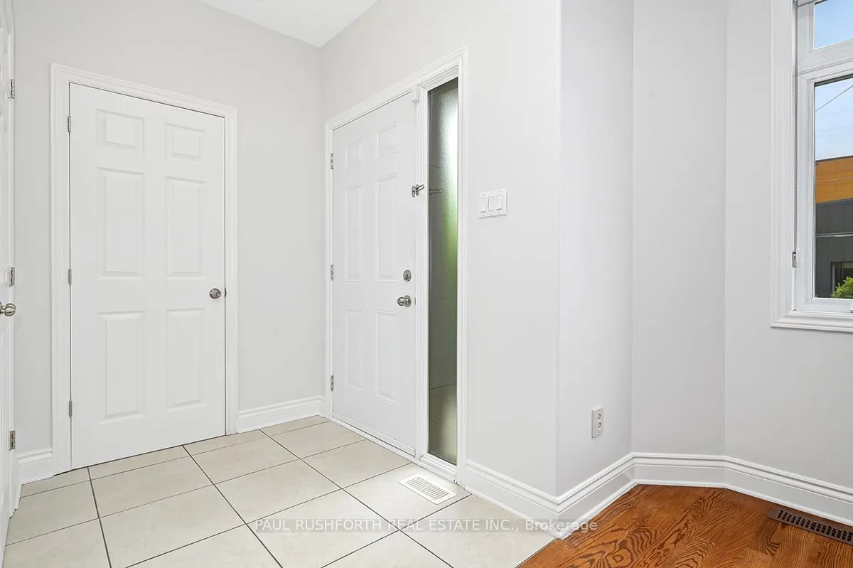 326 Woodroffe Avenue