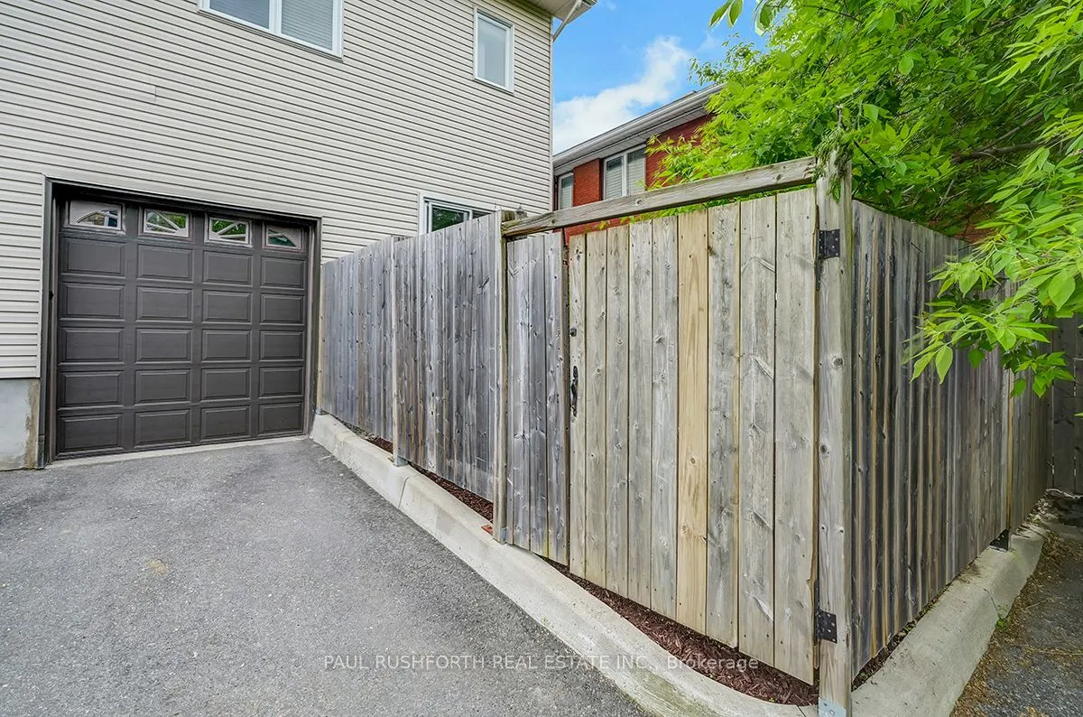 326 Woodroffe Avenue