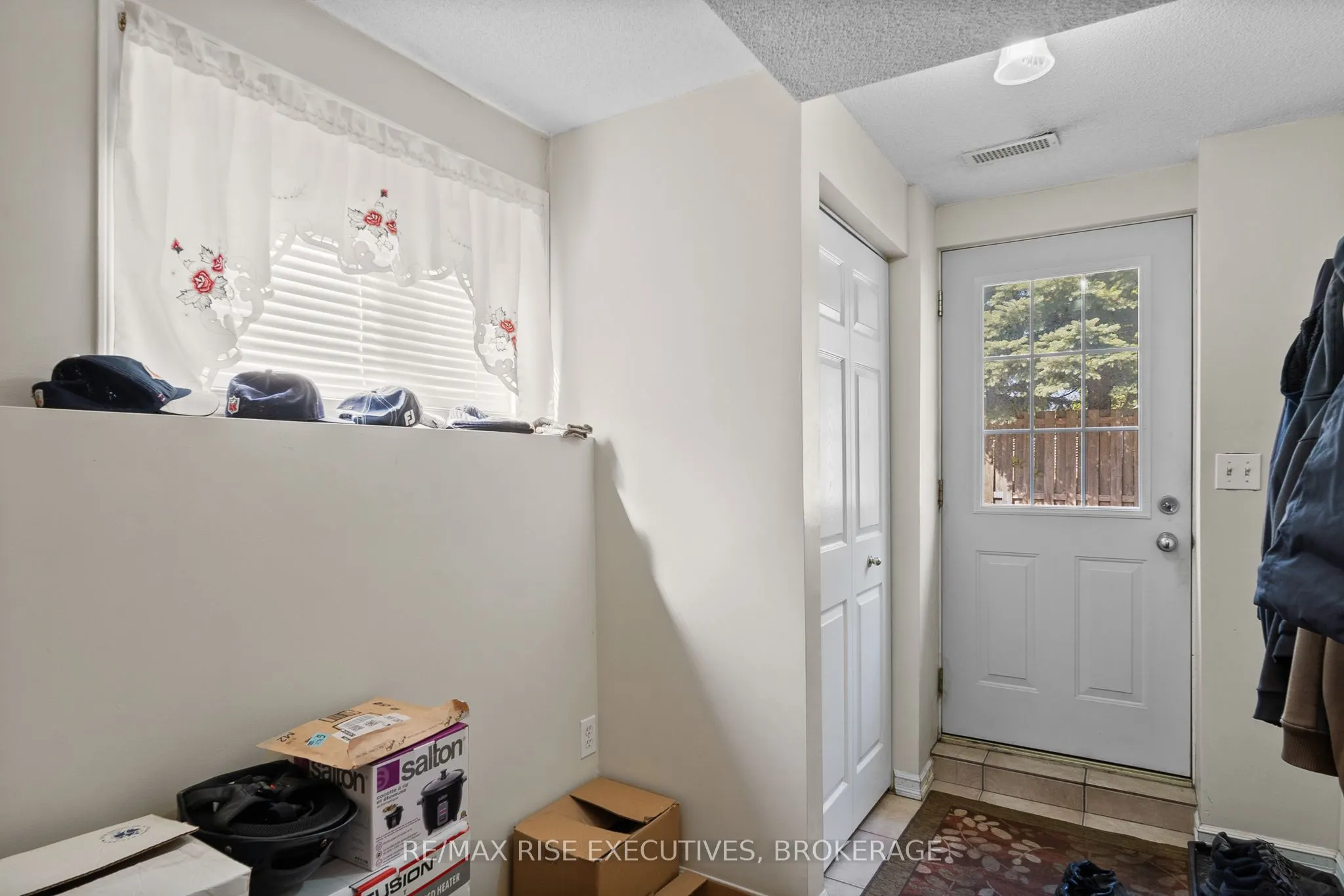 1279 Brackenwood Crescent