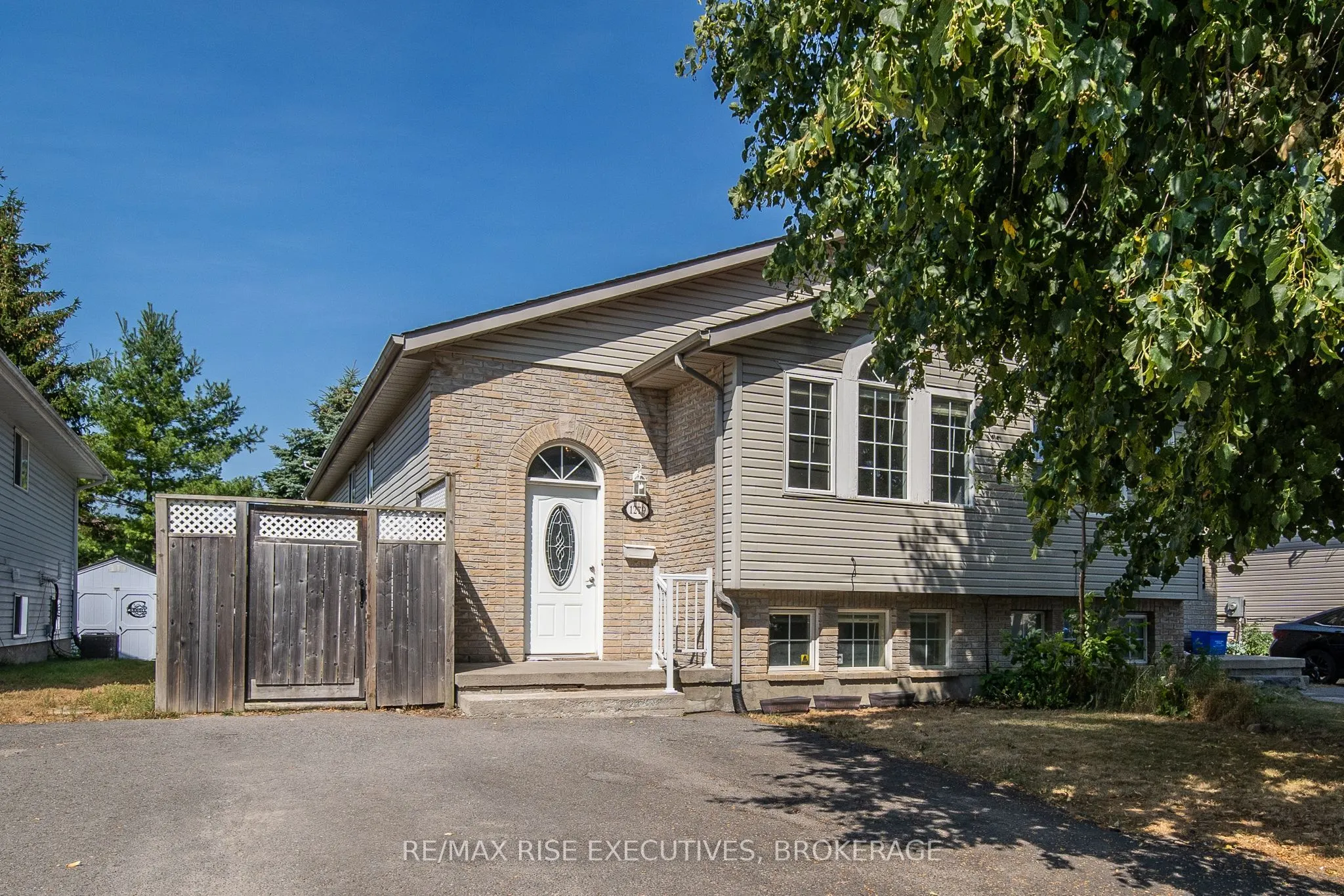 1279 Brackenwood Crescent