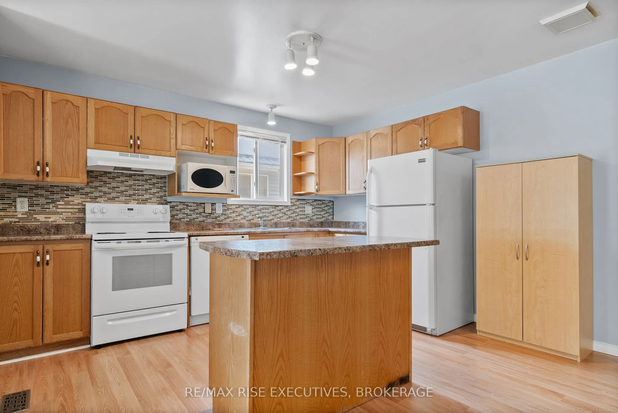 1279 Brackenwood Crescent