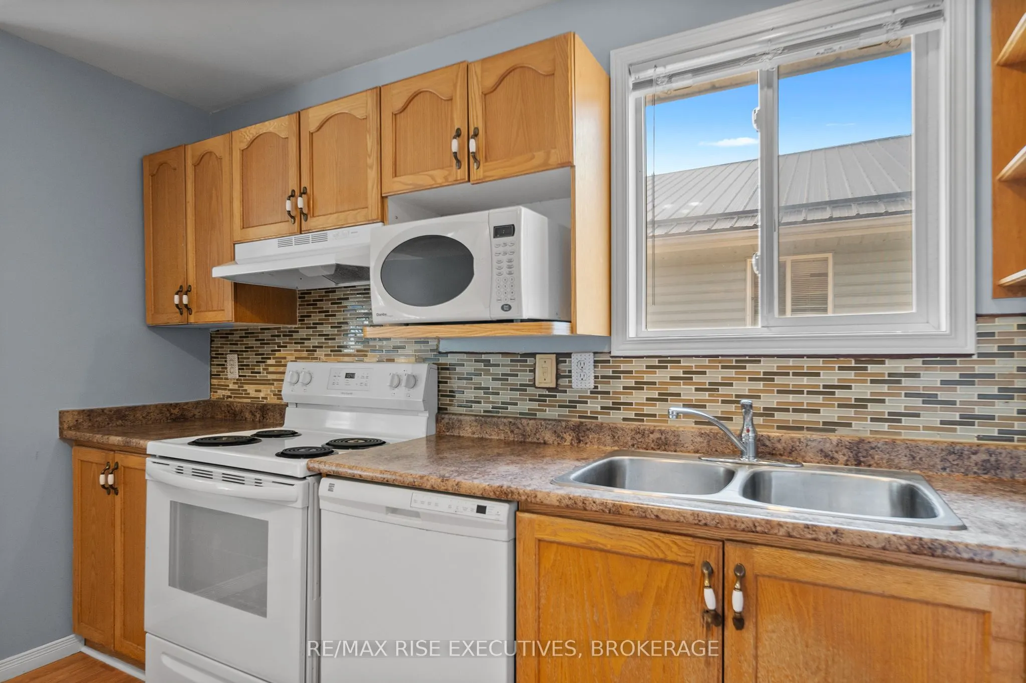 1279 Brackenwood Crescent
