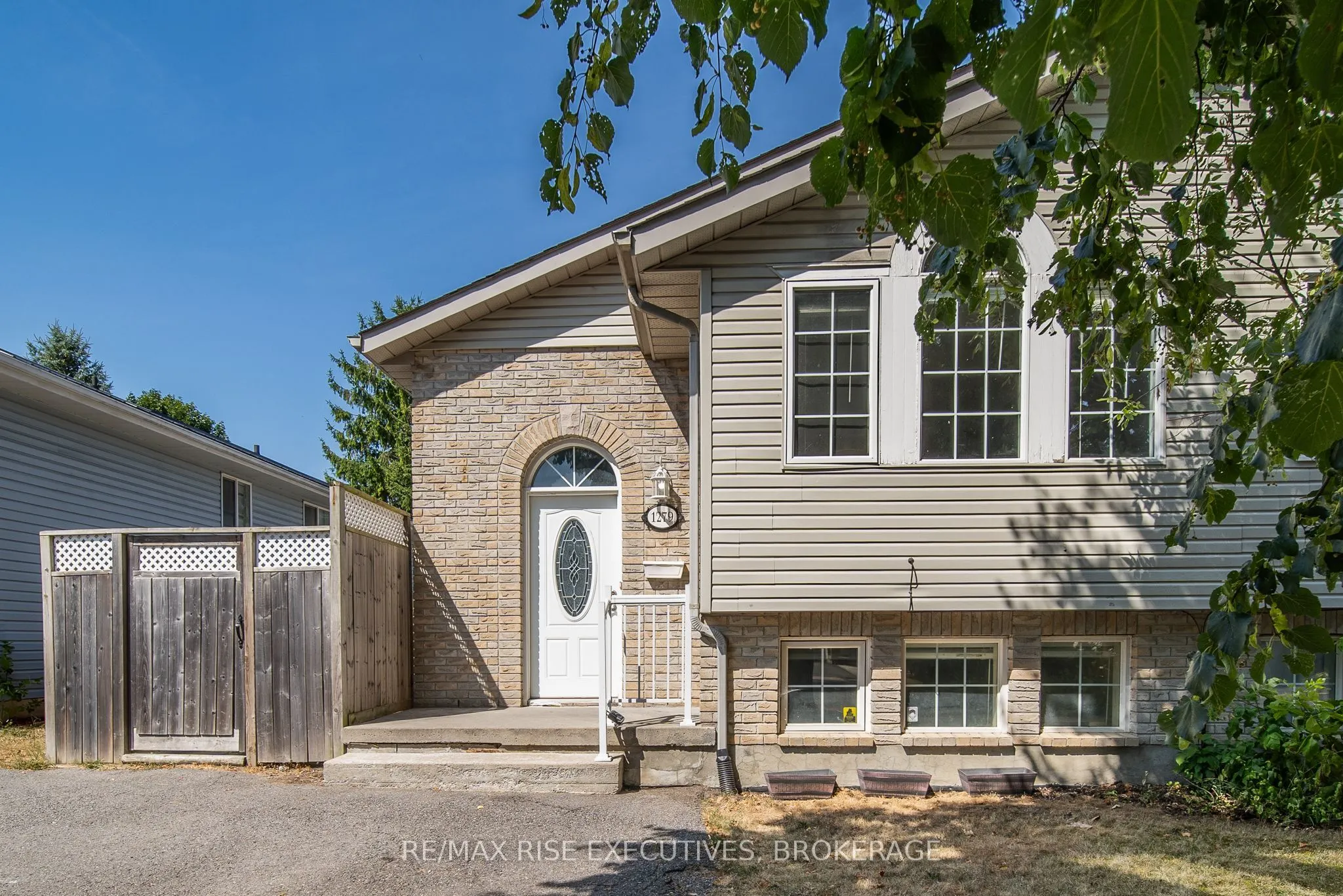 1279 Brackenwood Crescent
