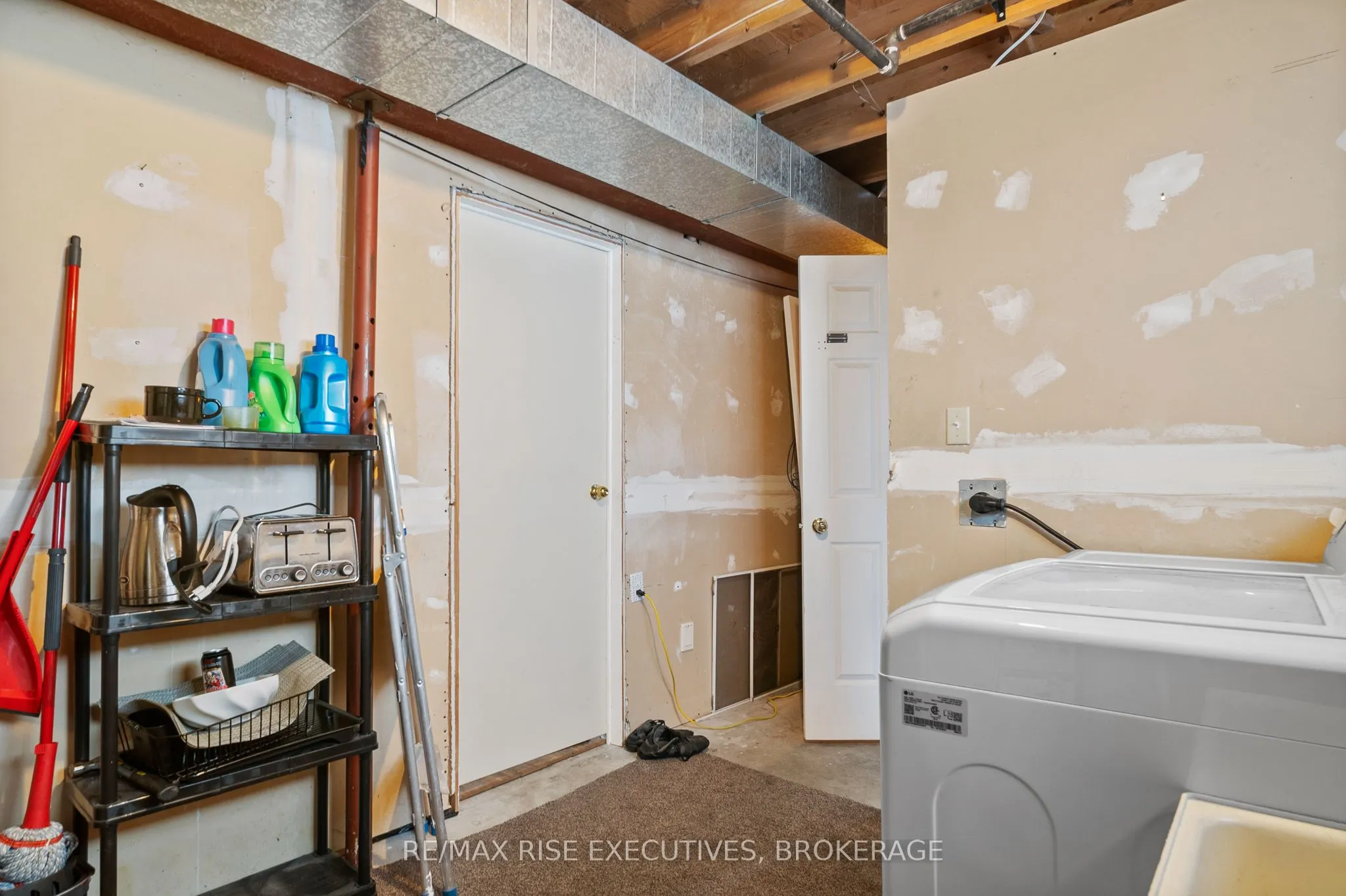 1279 Brackenwood Crescent