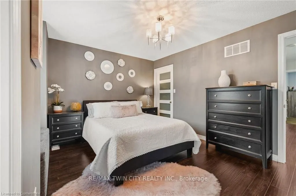 250 Ainslie Street S, #72