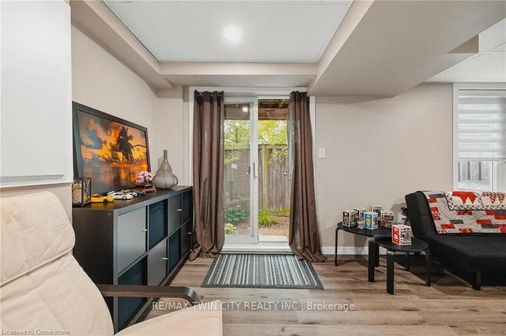 250 Ainslie Street S, #72