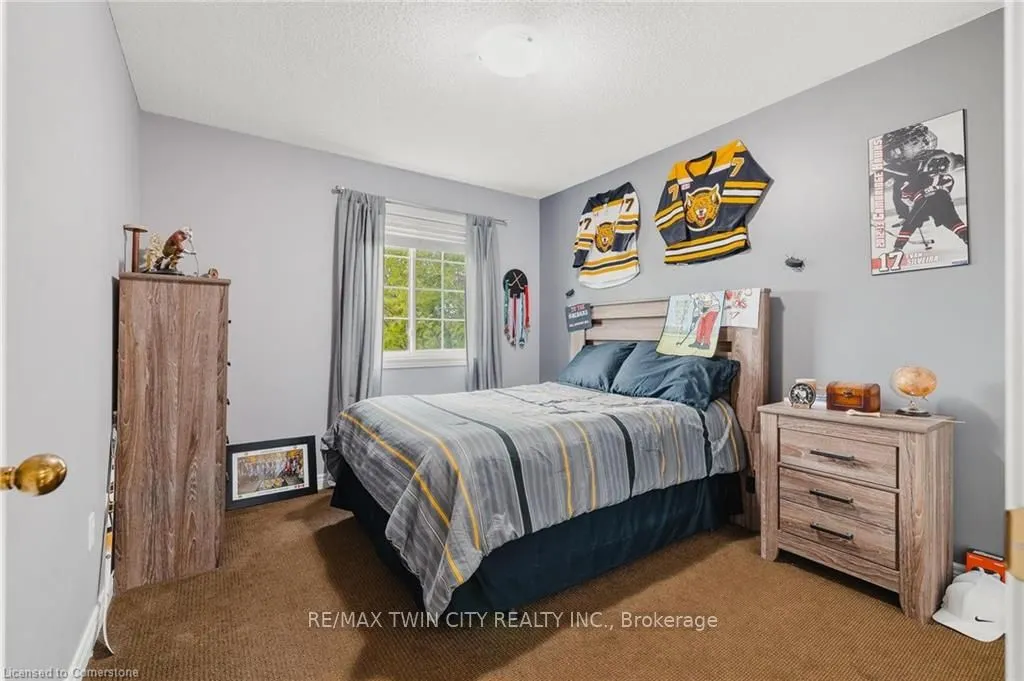 250 Ainslie Street S, #72