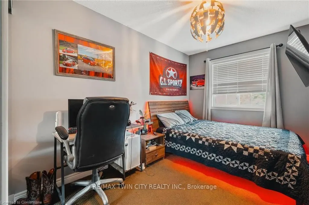 250 Ainslie Street S, #72