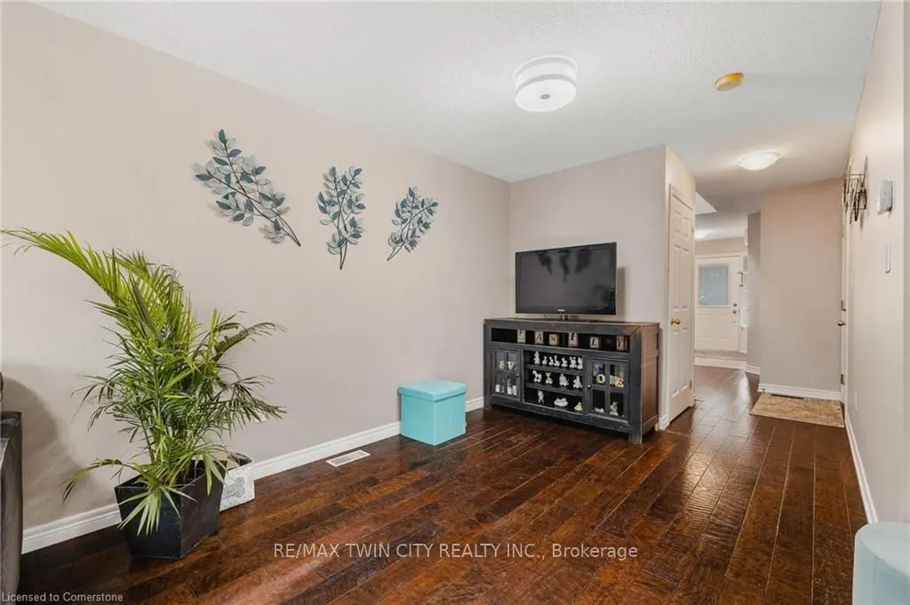 250 Ainslie Street S, #72