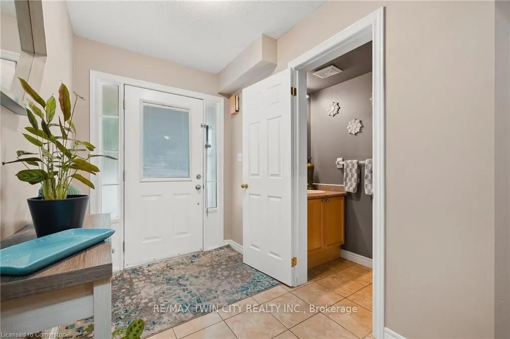 250 Ainslie Street S, #72