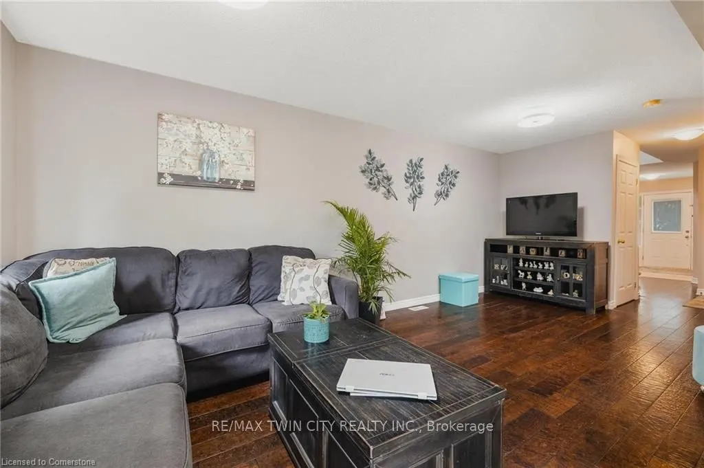 250 Ainslie Street S, #72