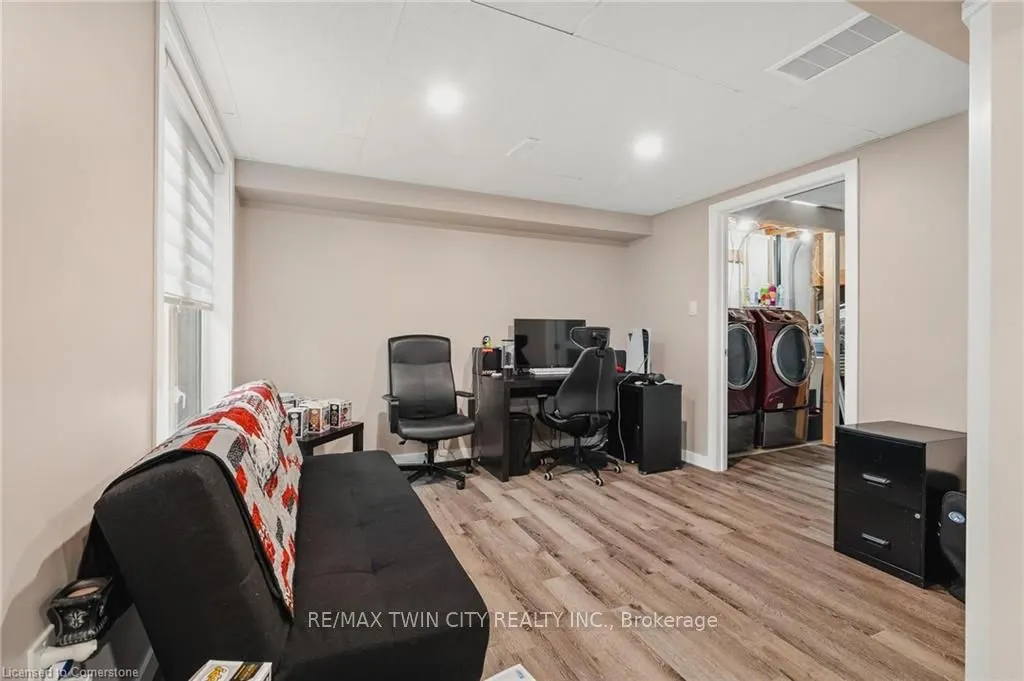 250 Ainslie Street S, #72