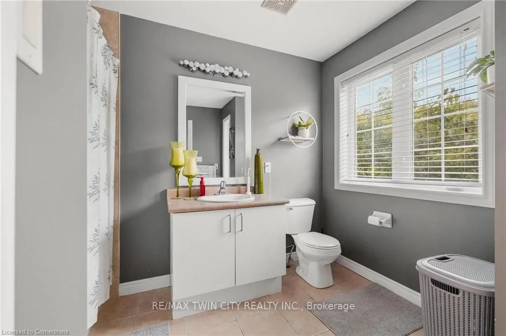 250 Ainslie Street S, #72