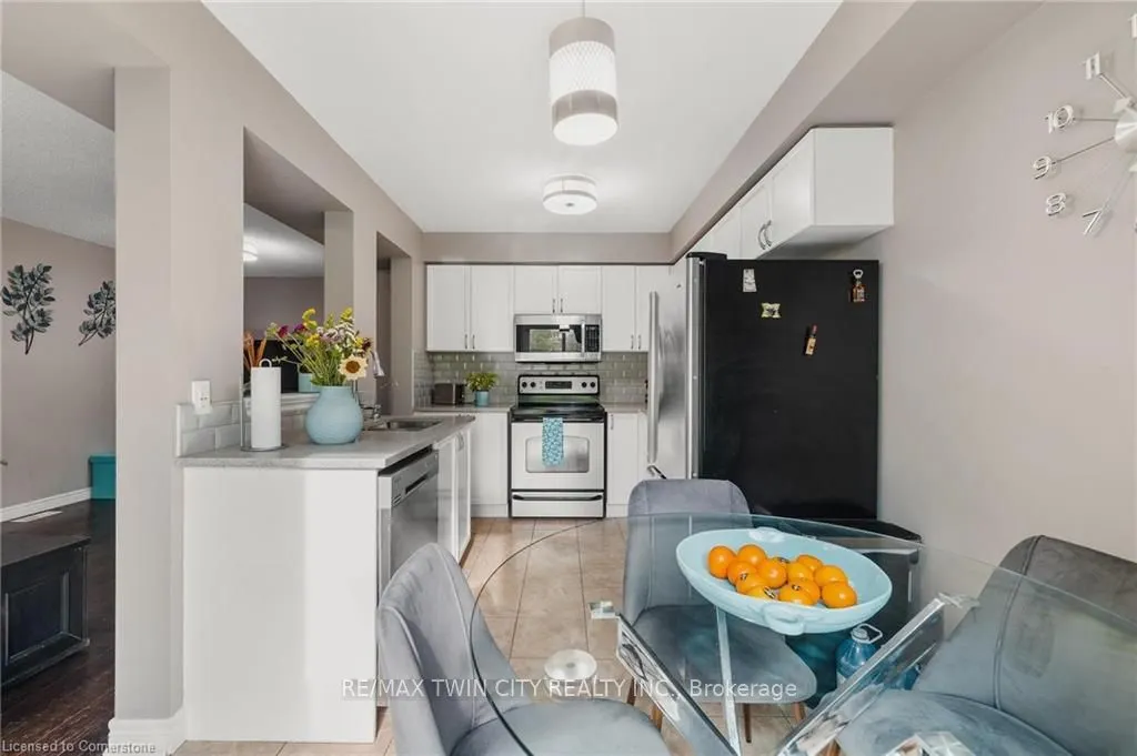 250 Ainslie Street S, #72