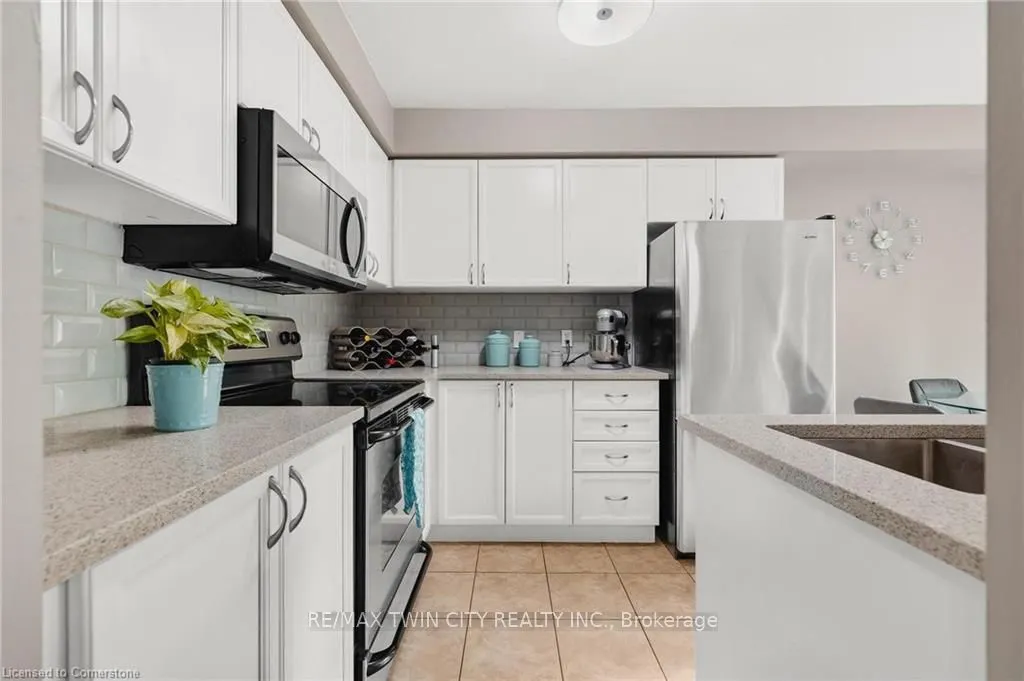 250 Ainslie Street S, #72