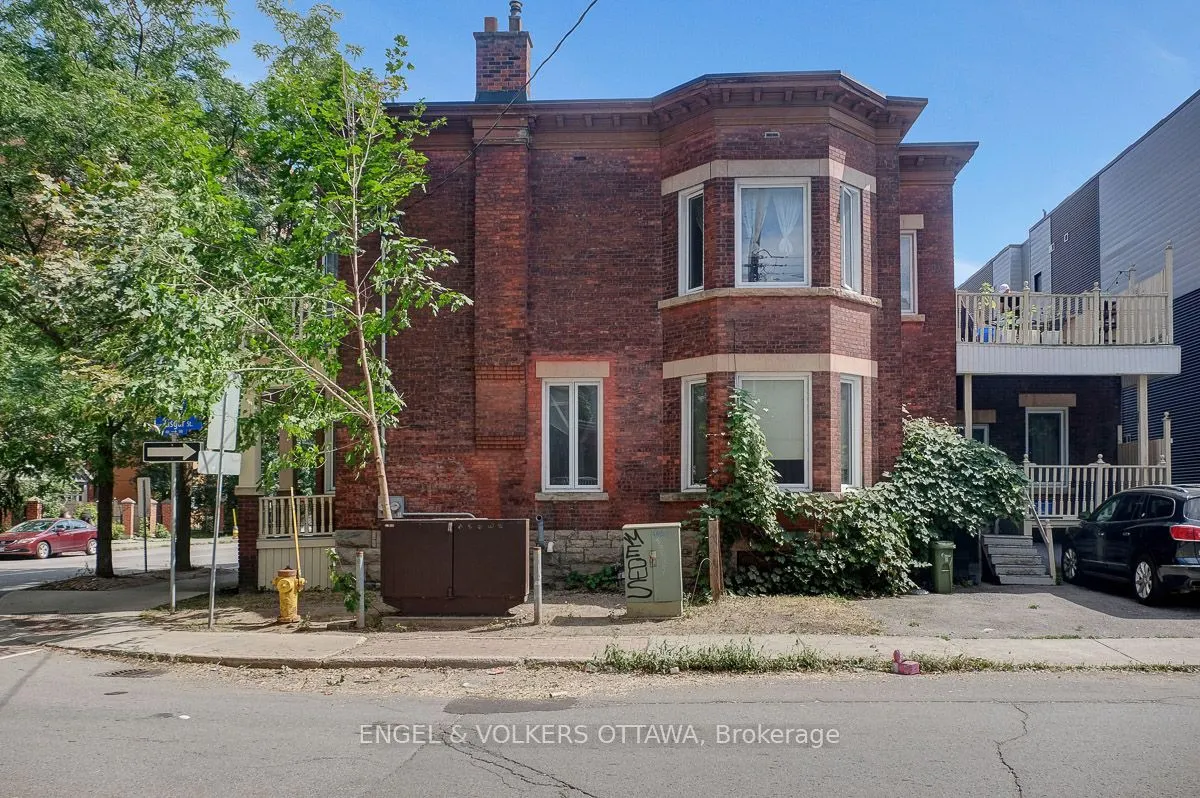 256 Kent Street N