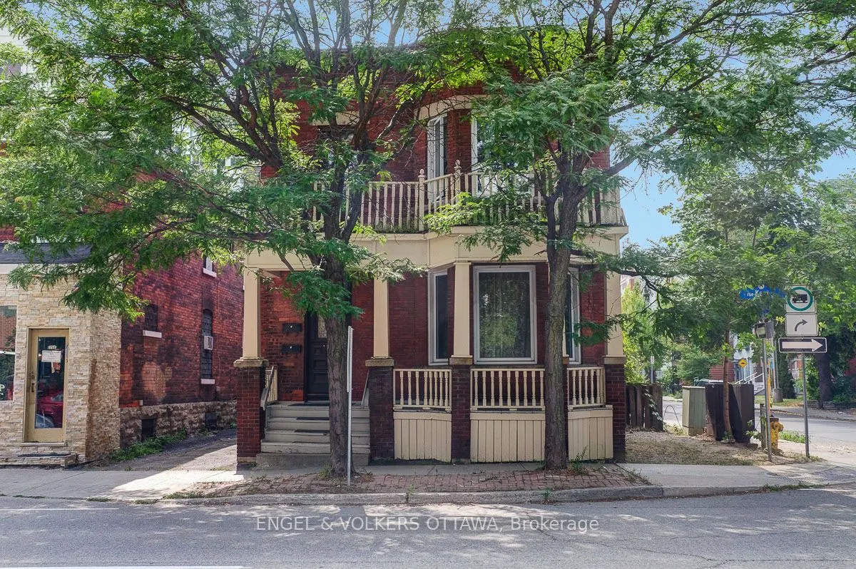 256 Kent Street N