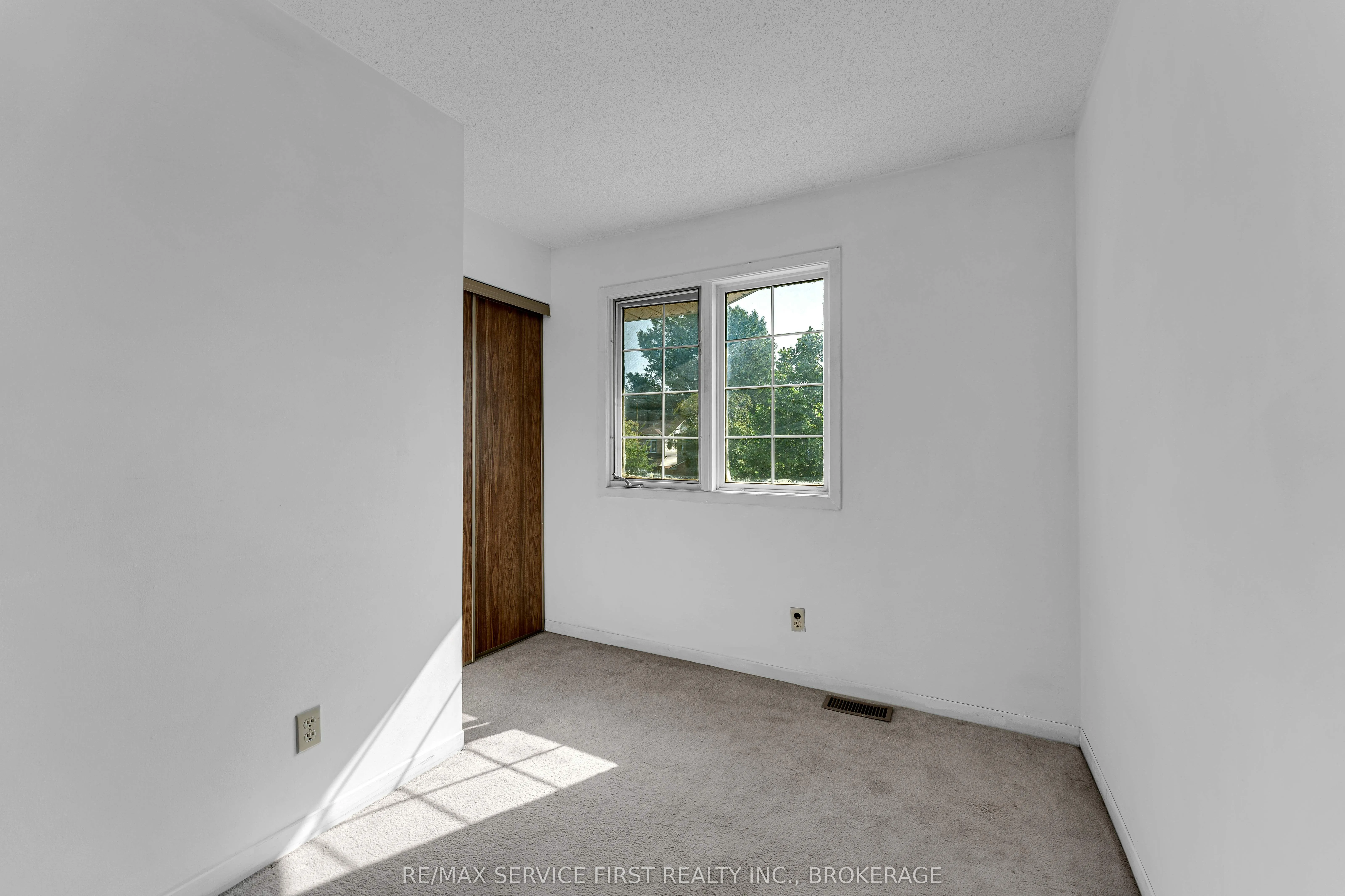 880 Muirfield Crescent