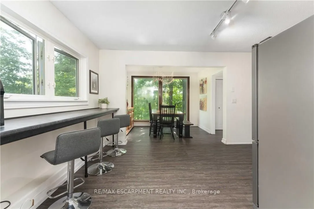 5 King Street S