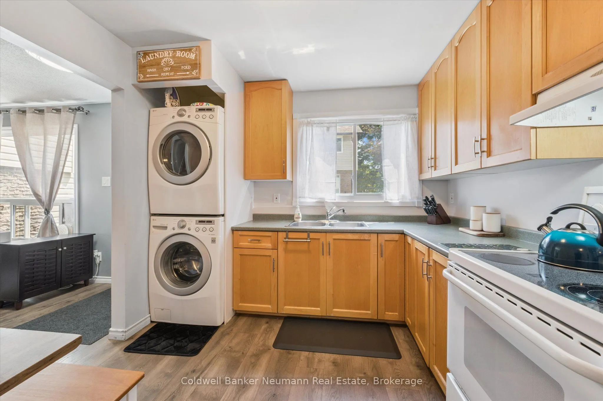 453 Albert Street, #14