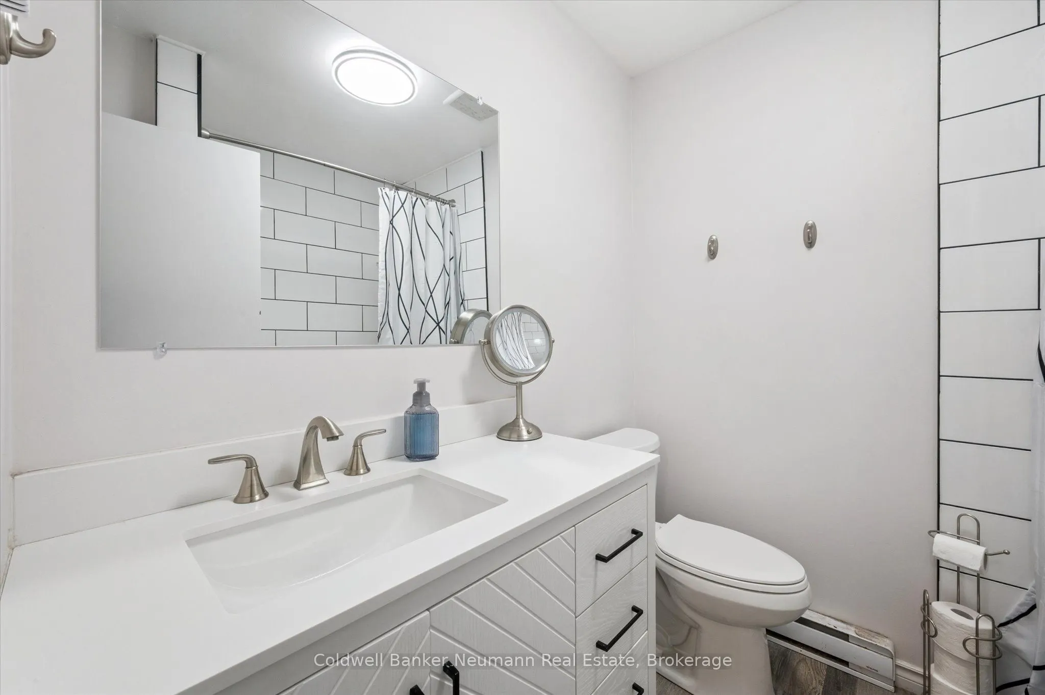 453 Albert Street, #14