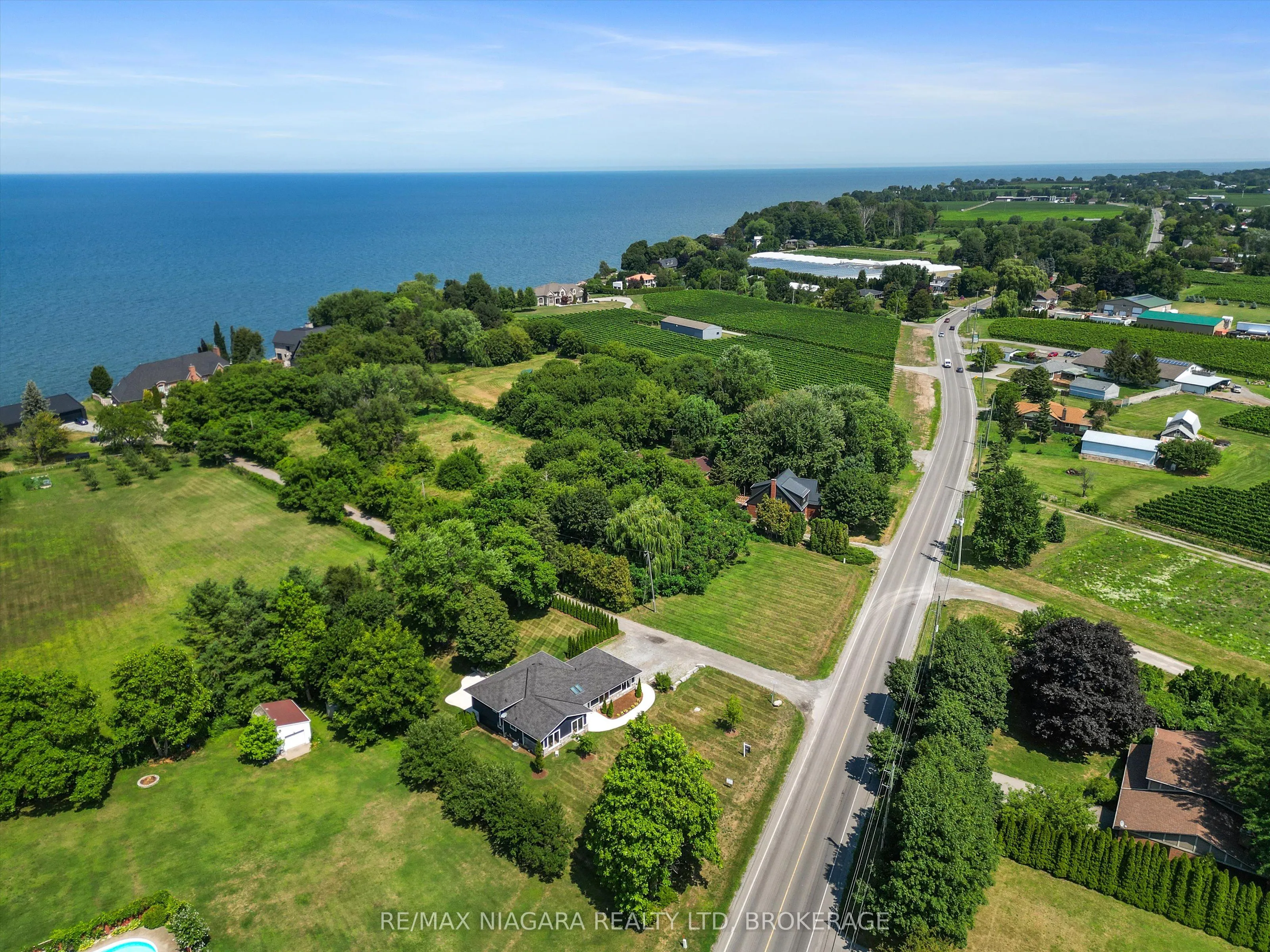 792 Lakeshore Road