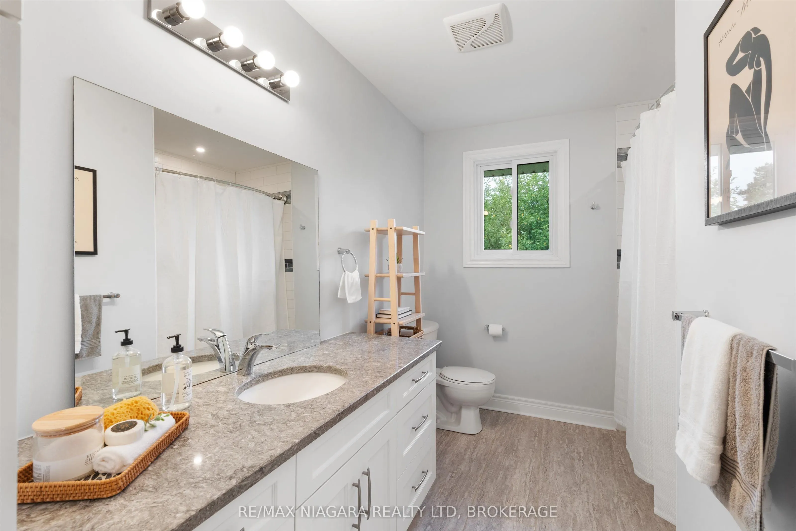 792 Lakeshore Road