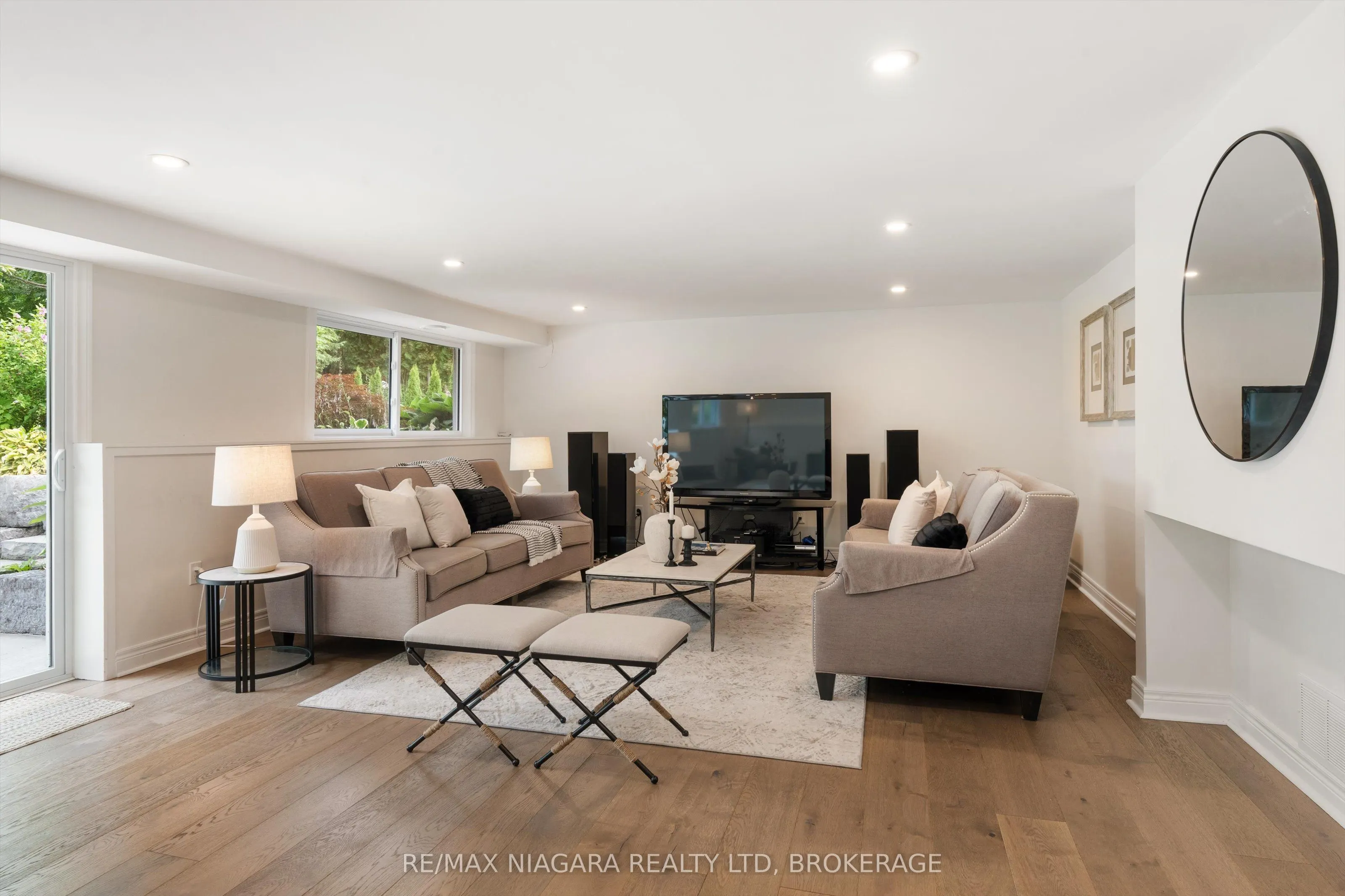 792 Lakeshore Road
