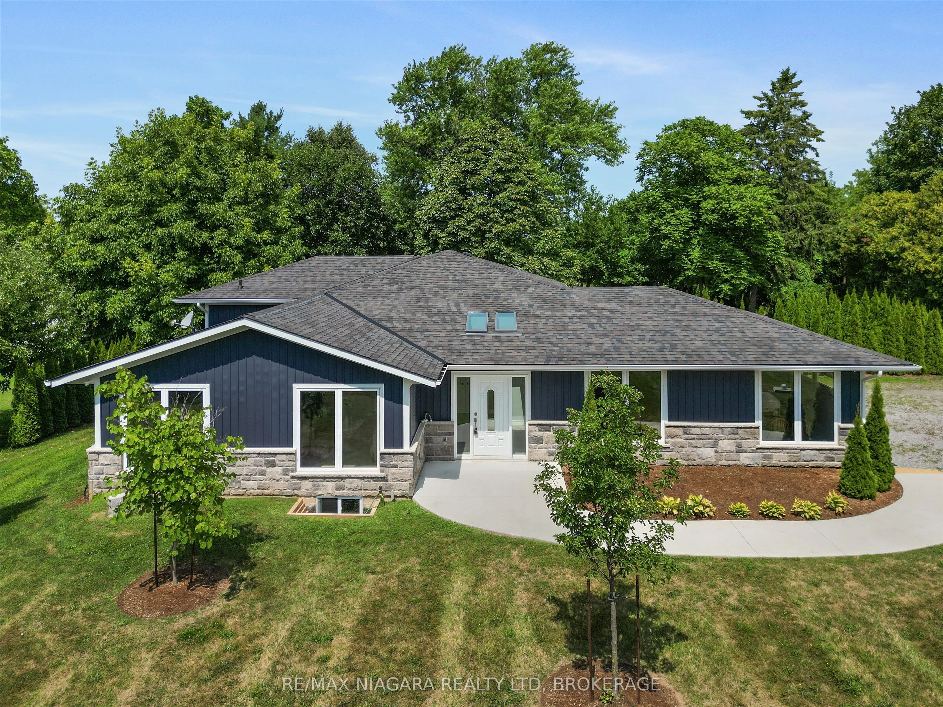 792 Lakeshore Road