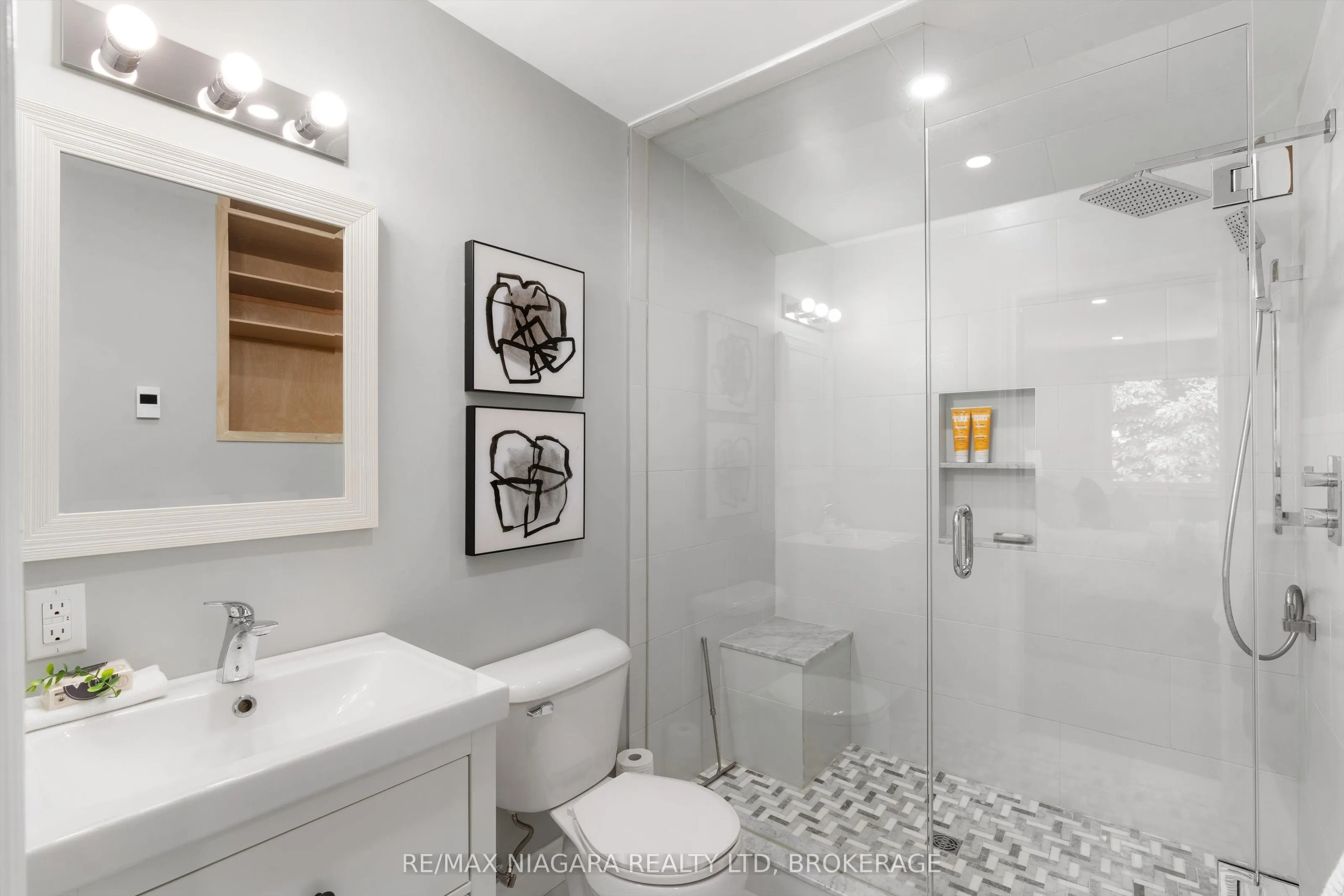 792 Lakeshore Road