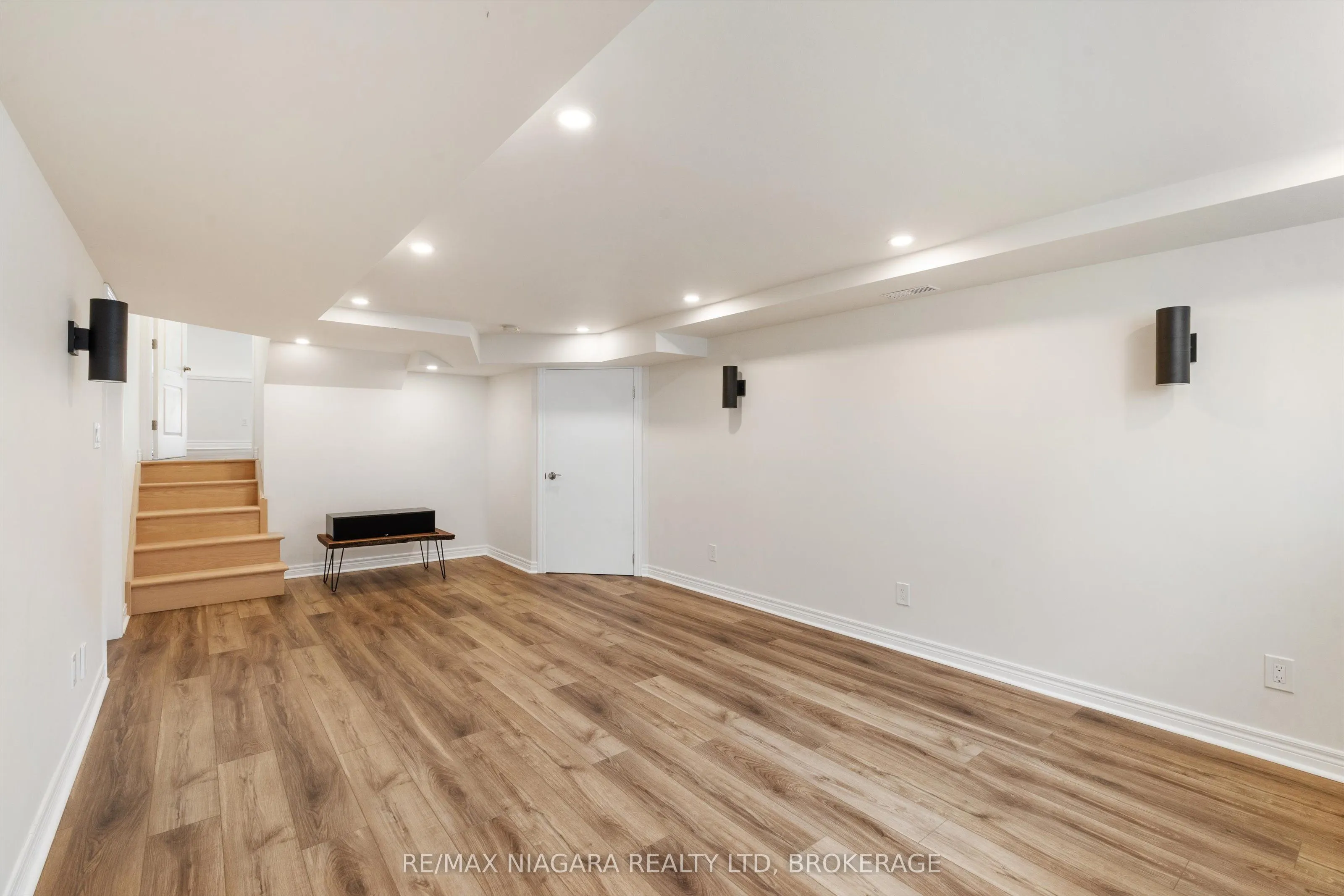 792 Lakeshore Road