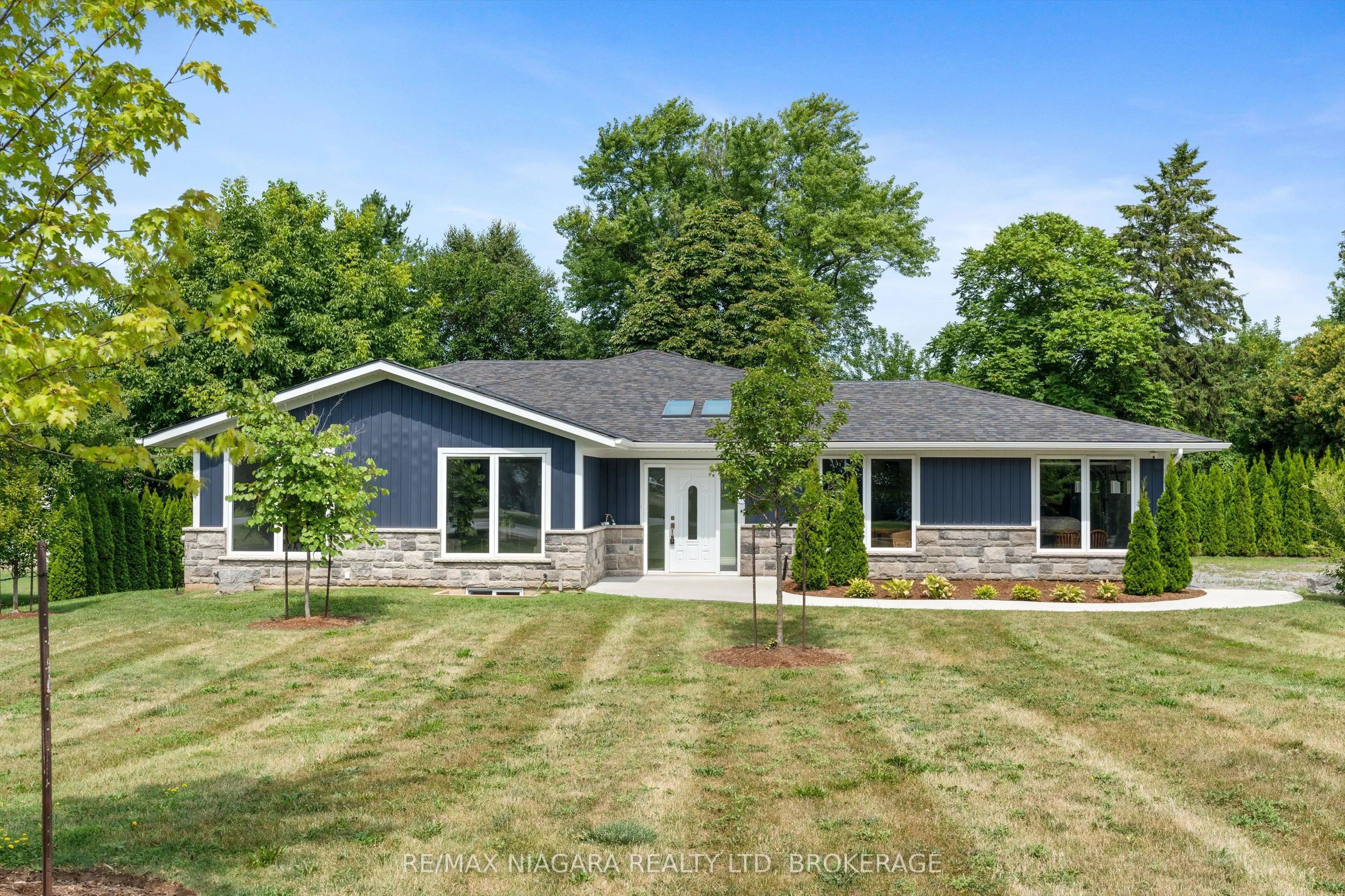 792 Lakeshore Road
