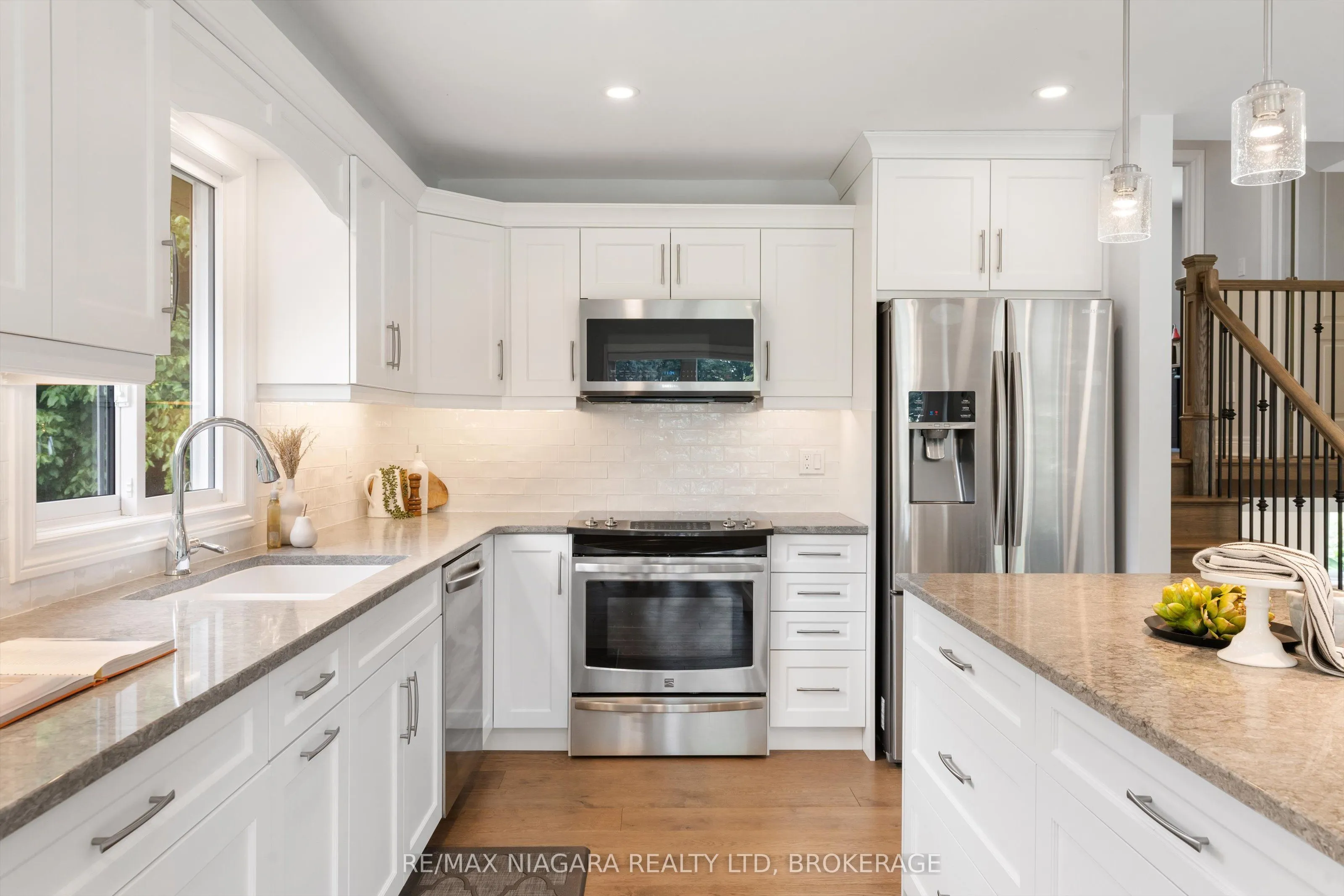 792 Lakeshore Road