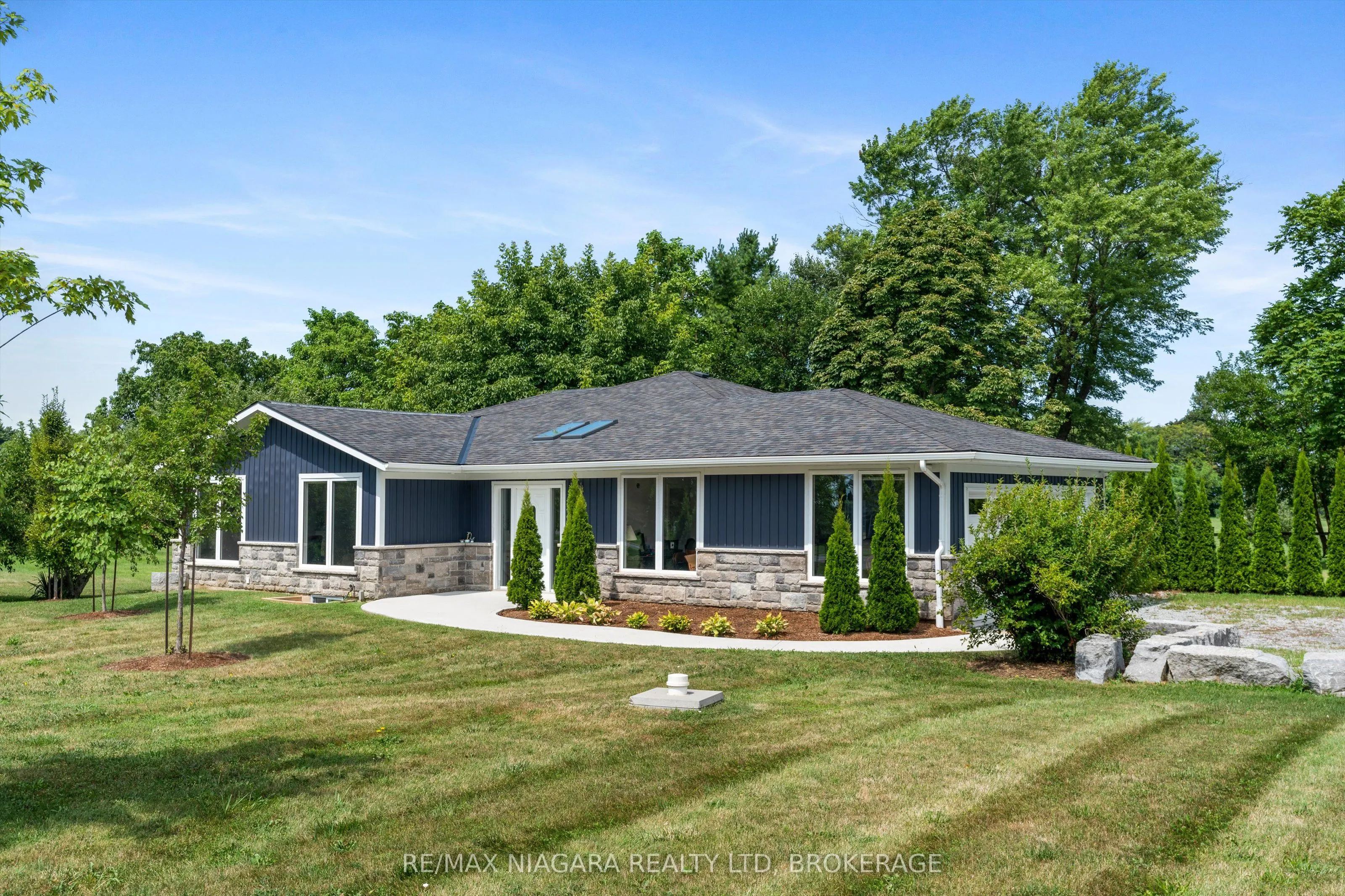 792 Lakeshore Road