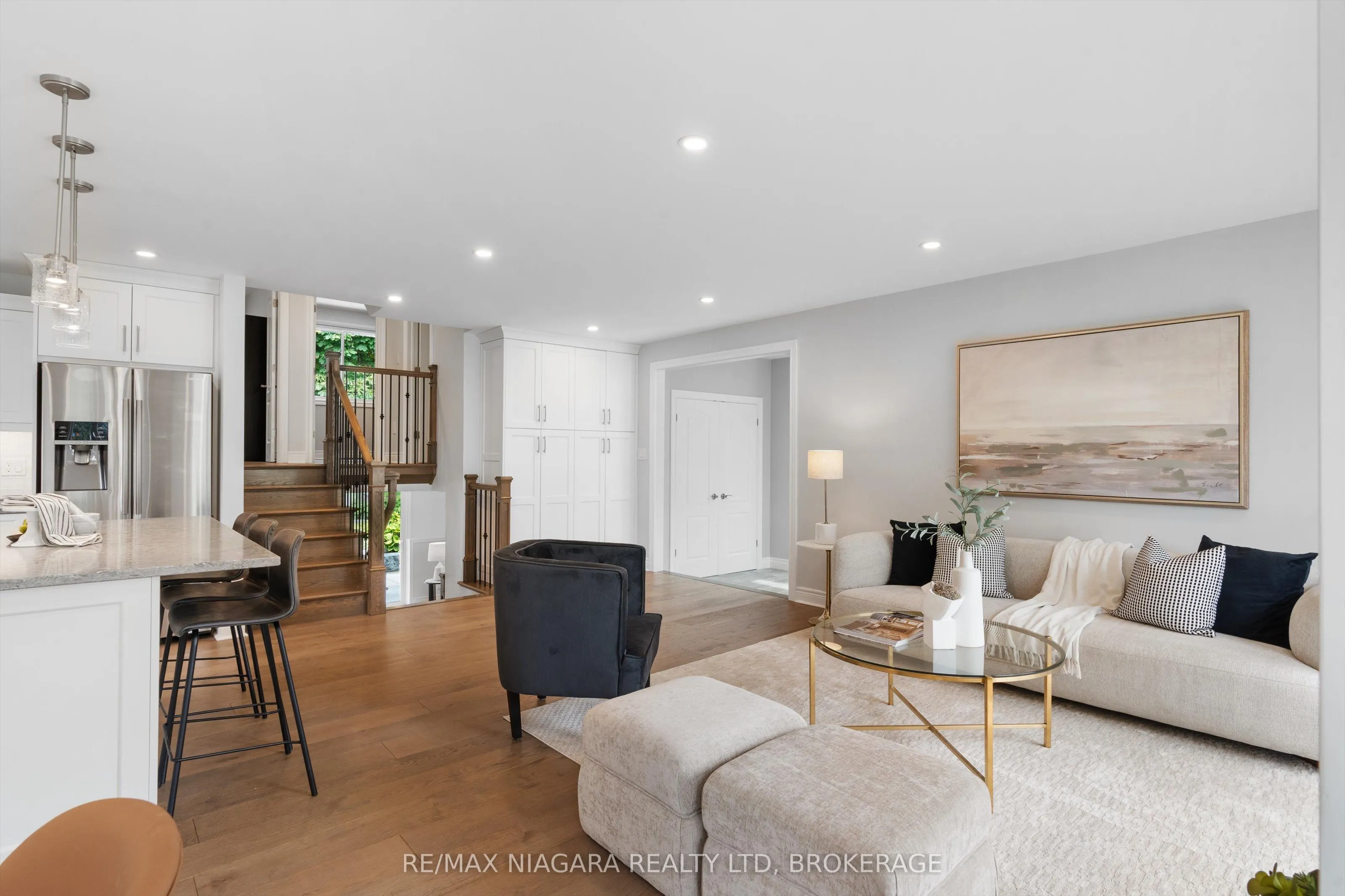 792 Lakeshore Road