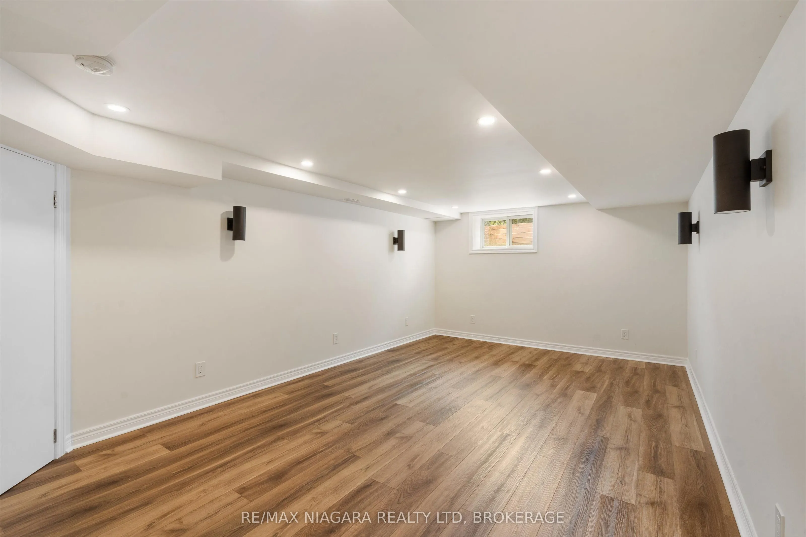 792 Lakeshore Road