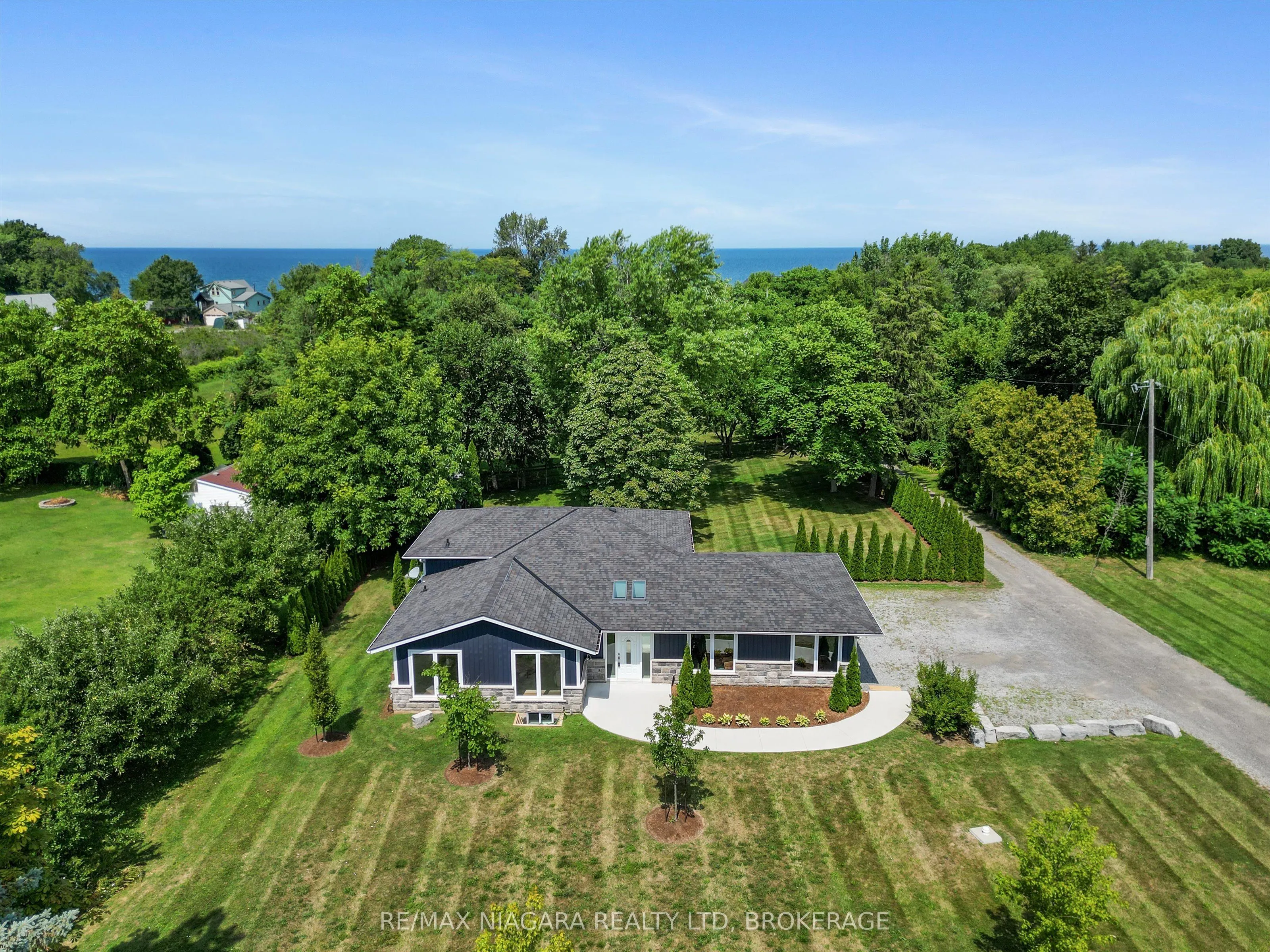 792 Lakeshore Road