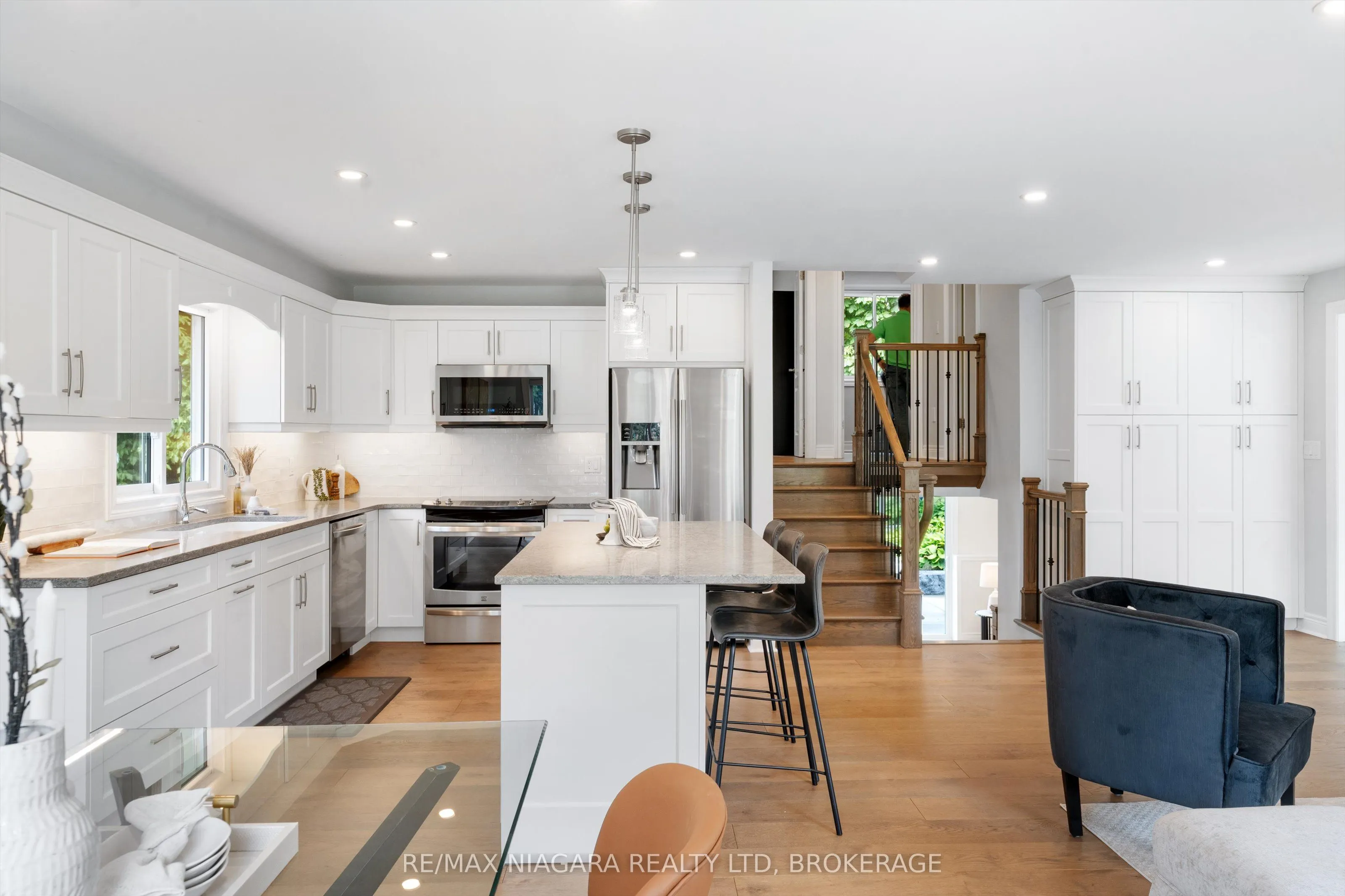 792 Lakeshore Road