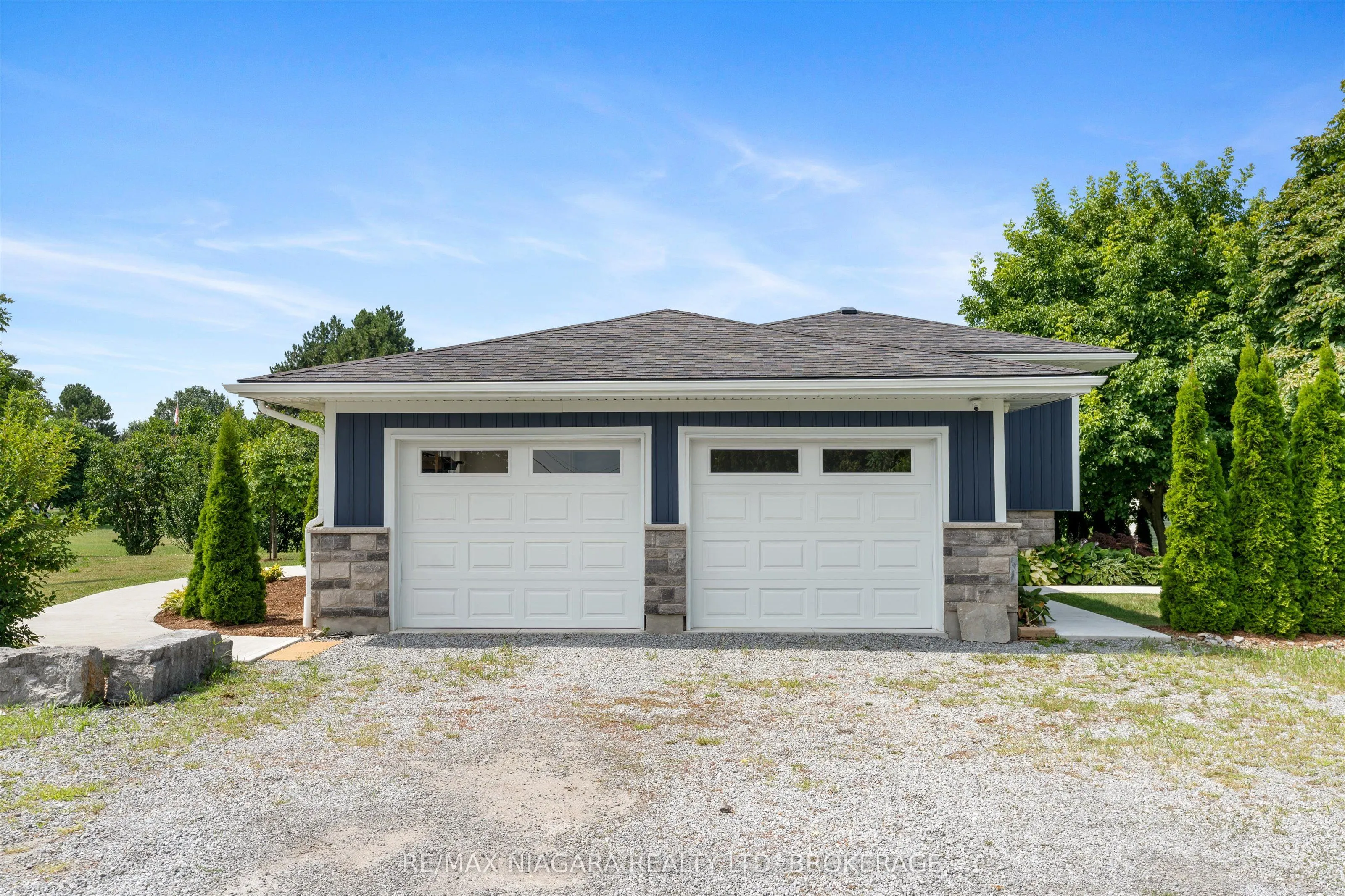 792 Lakeshore Road