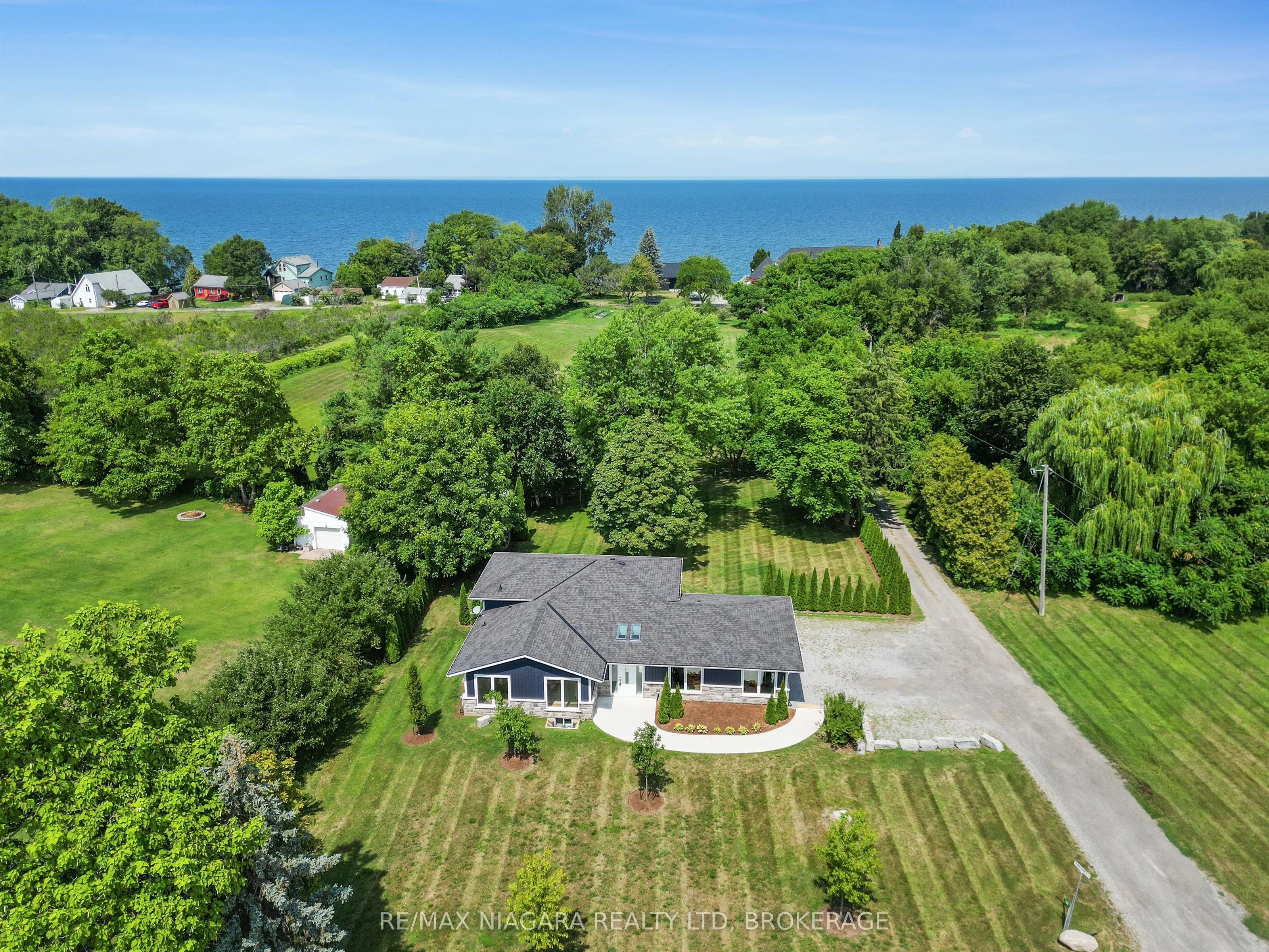 792 Lakeshore Road