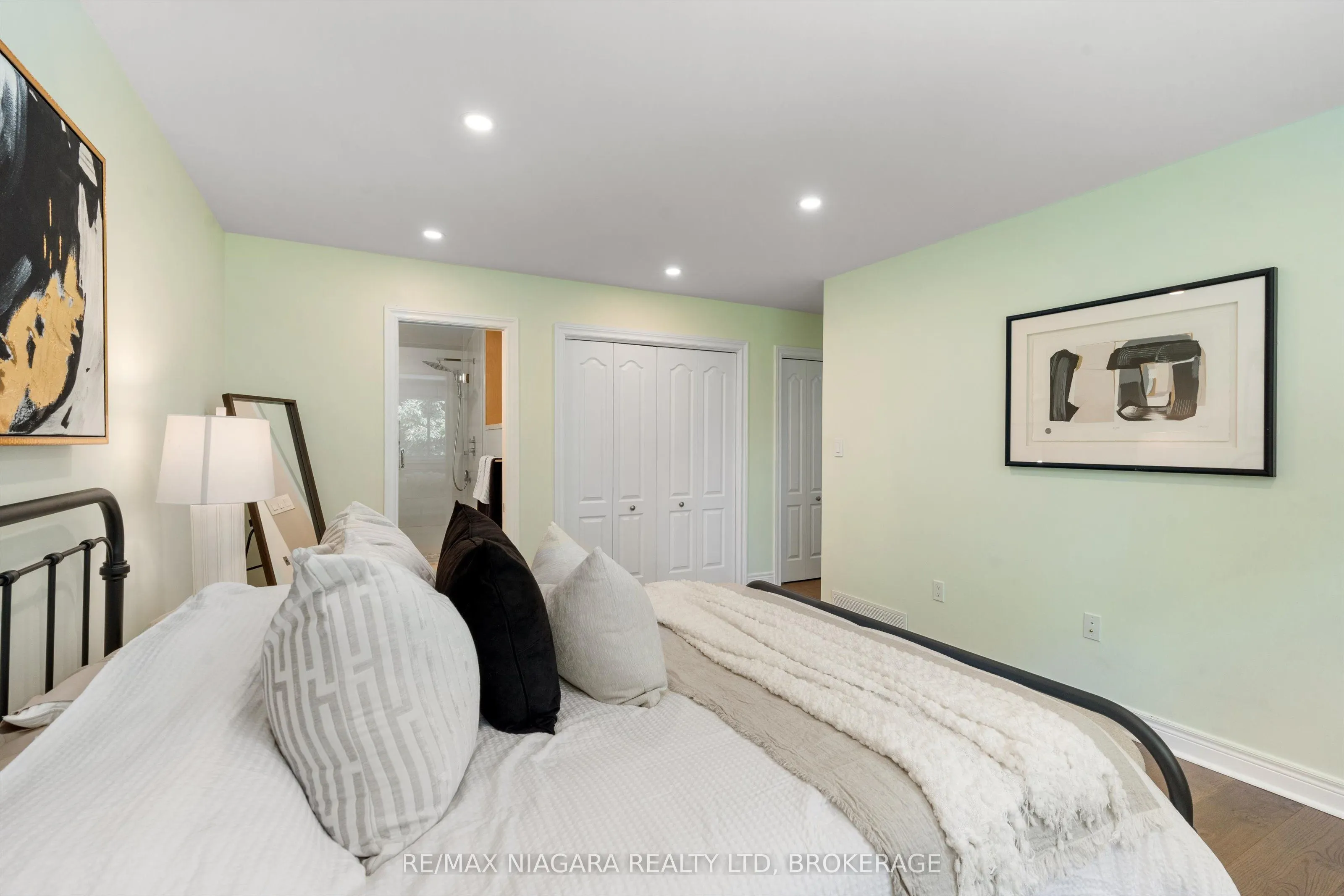792 Lakeshore Road