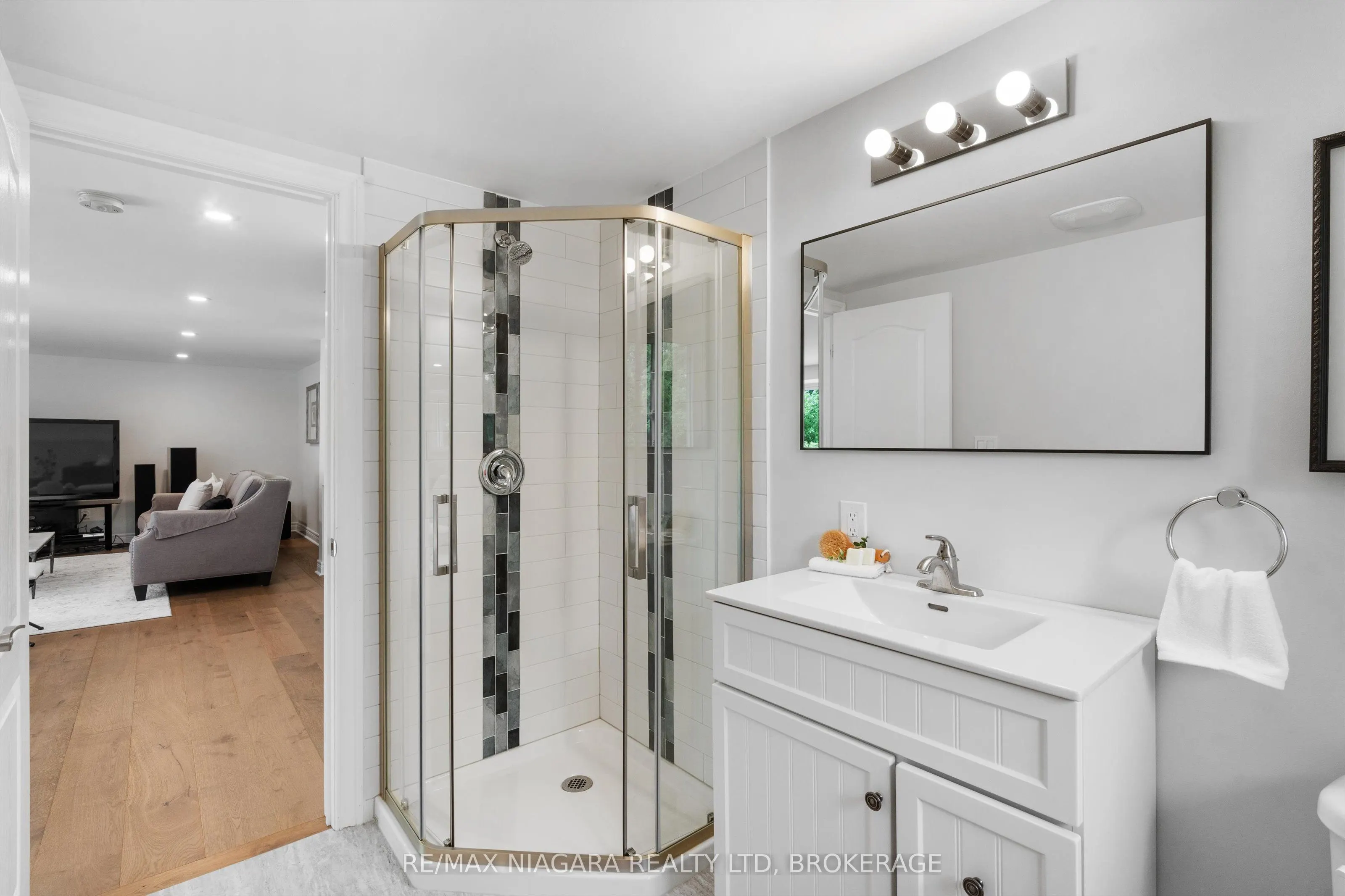 792 Lakeshore Road